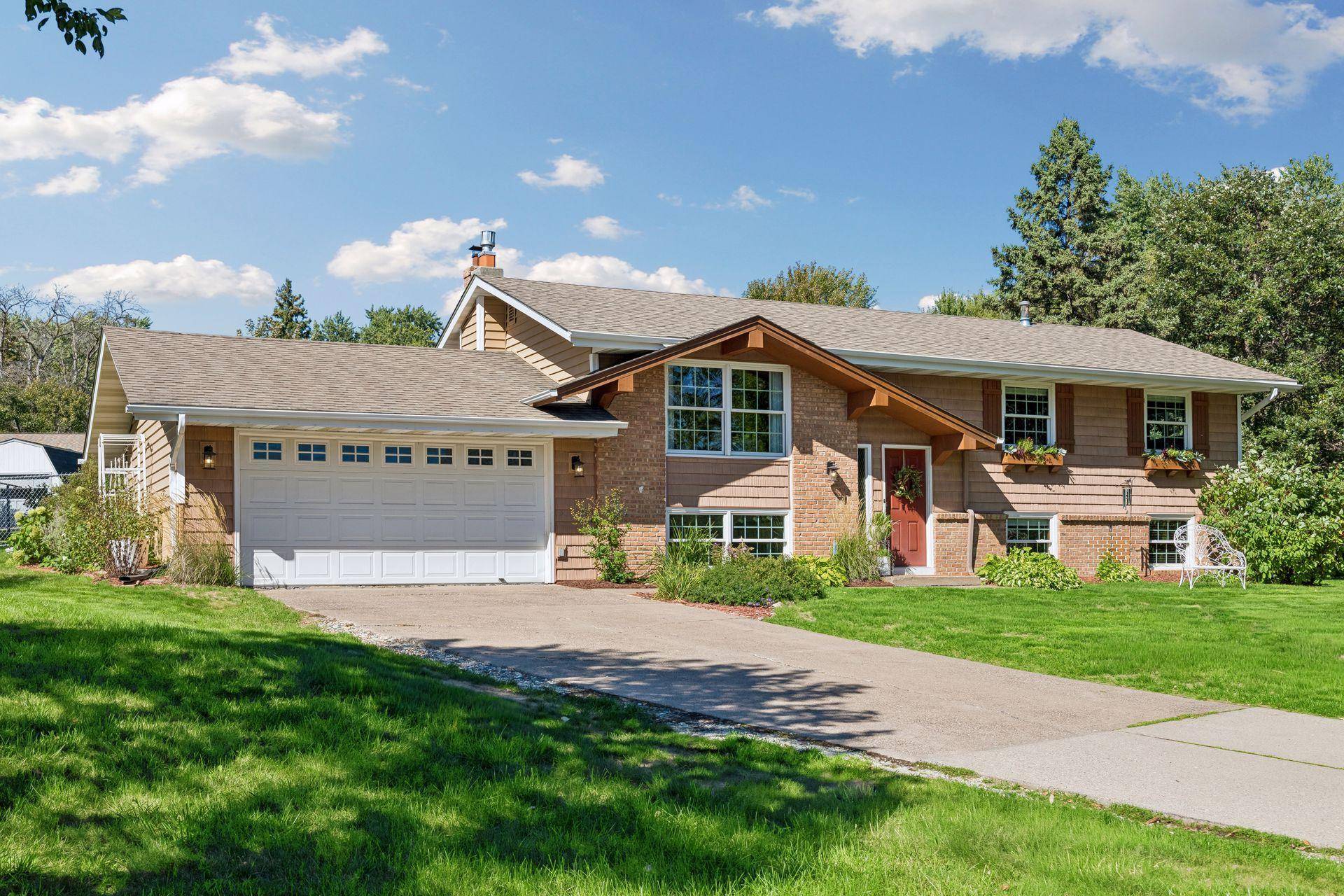 4101 Brigadoon DR, Shoreview, MN 55126