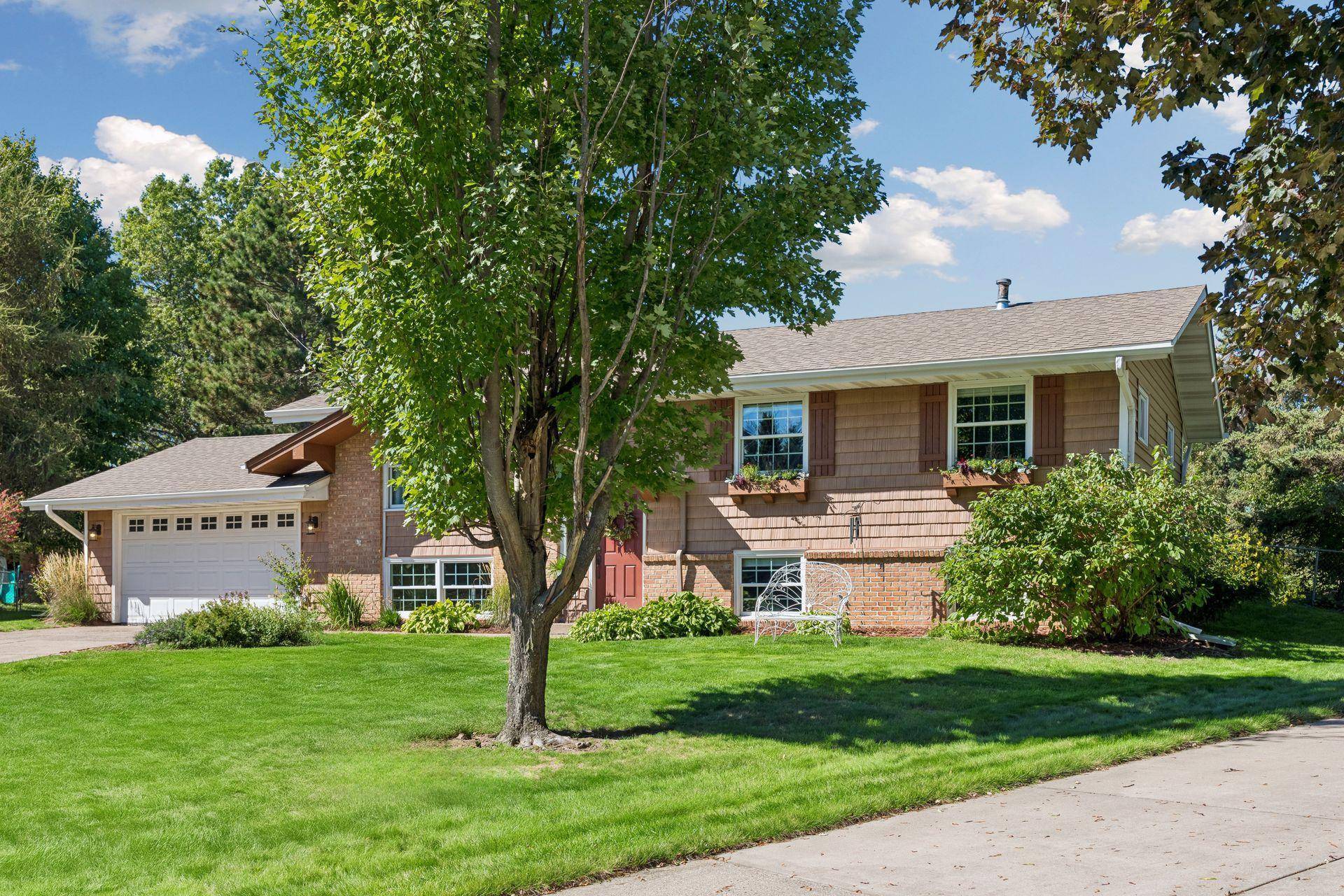 4101 Brigadoon DR, Shoreview, MN 55126