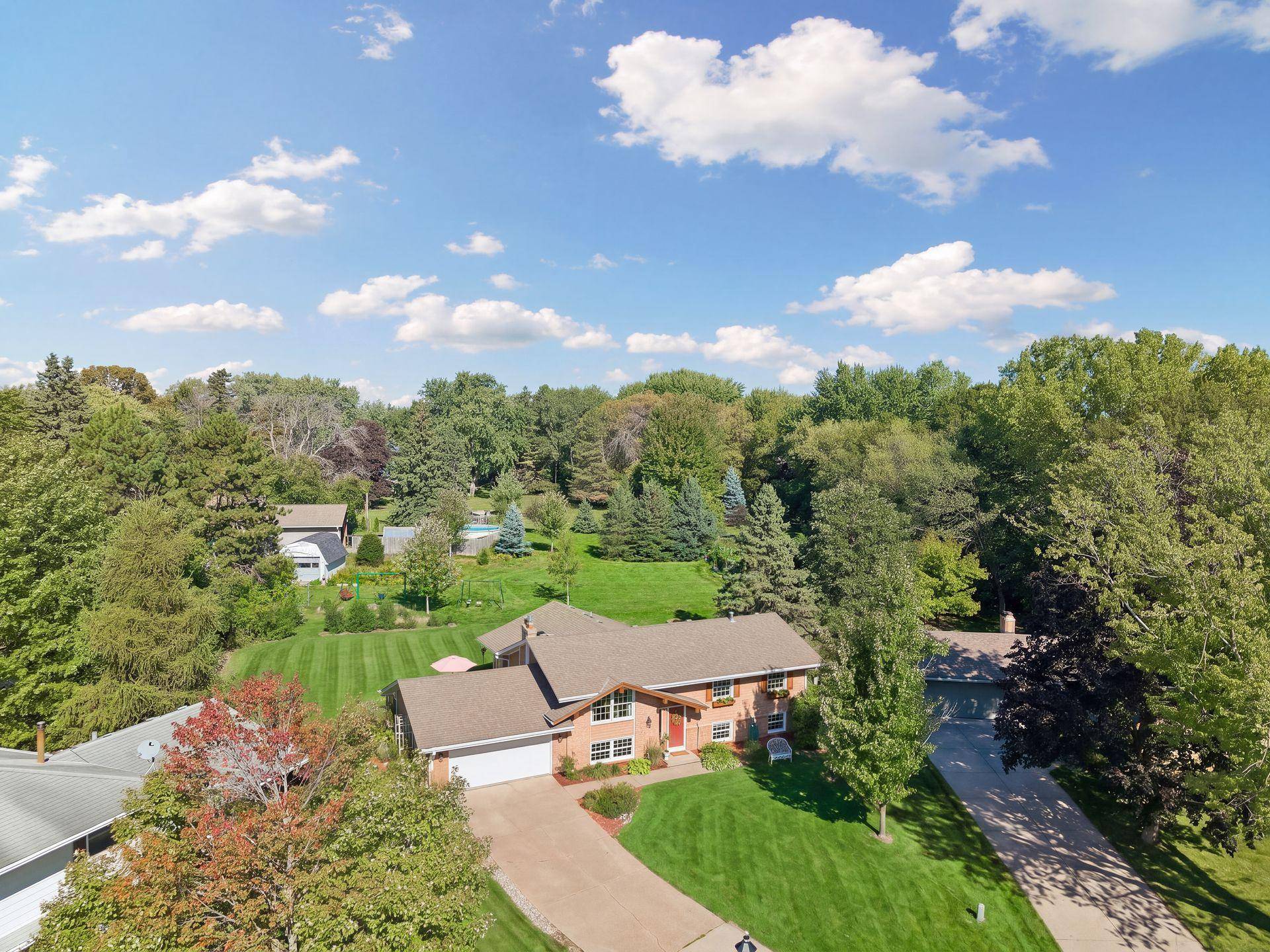 4101 Brigadoon DR, Shoreview, MN 55126