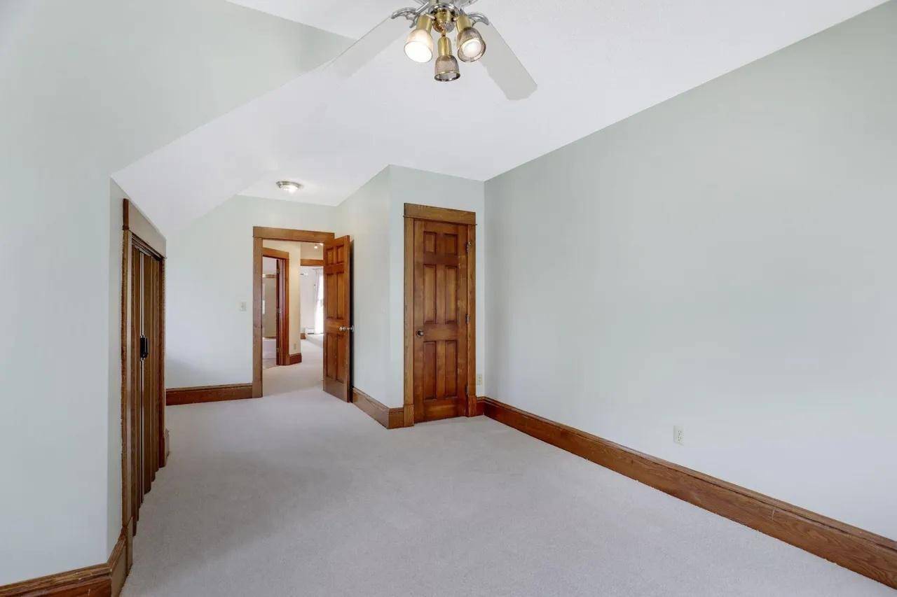 1598 E Shore DR, Saint Paul, MN 55106
