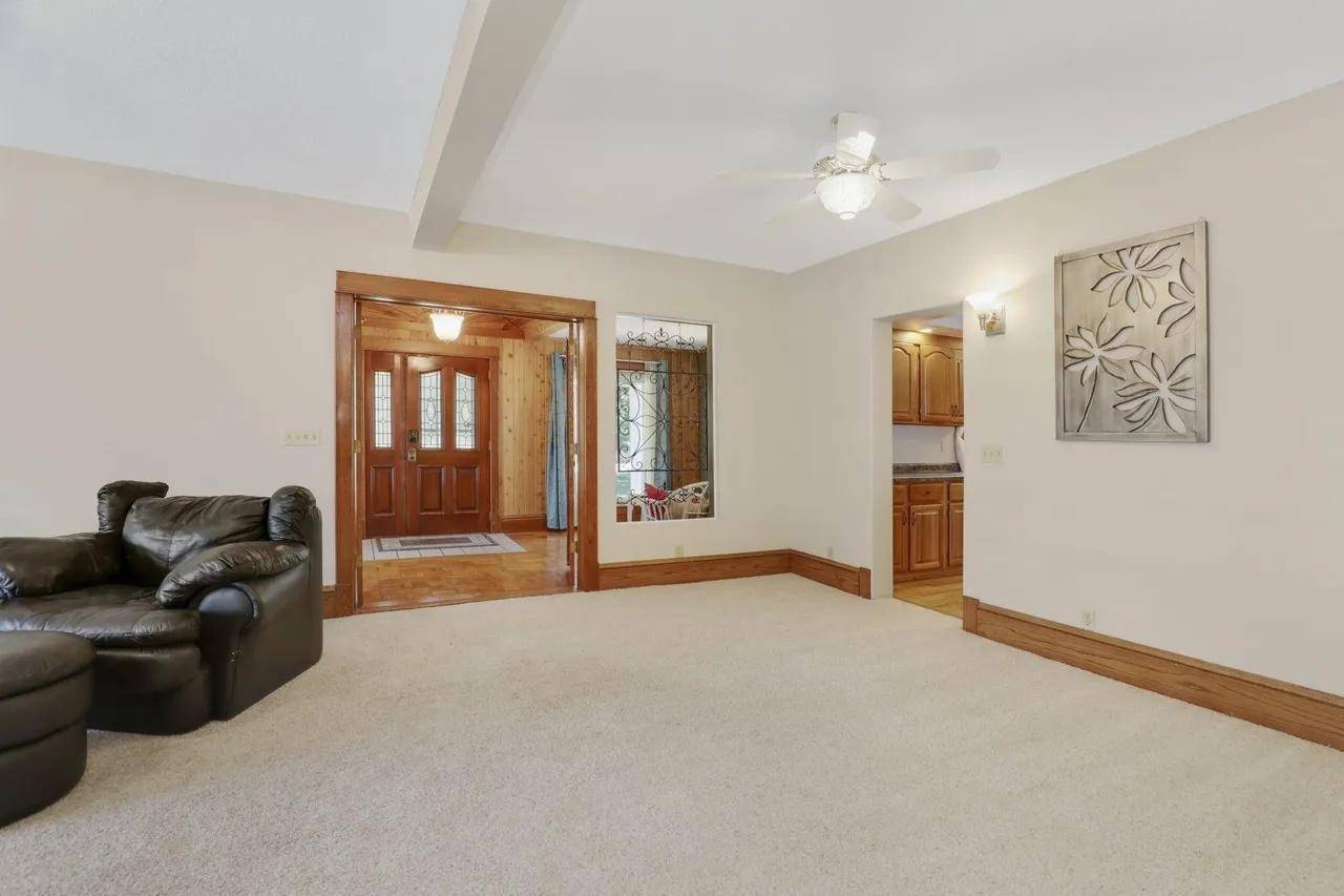 1598 E Shore DR, Saint Paul, MN 55106