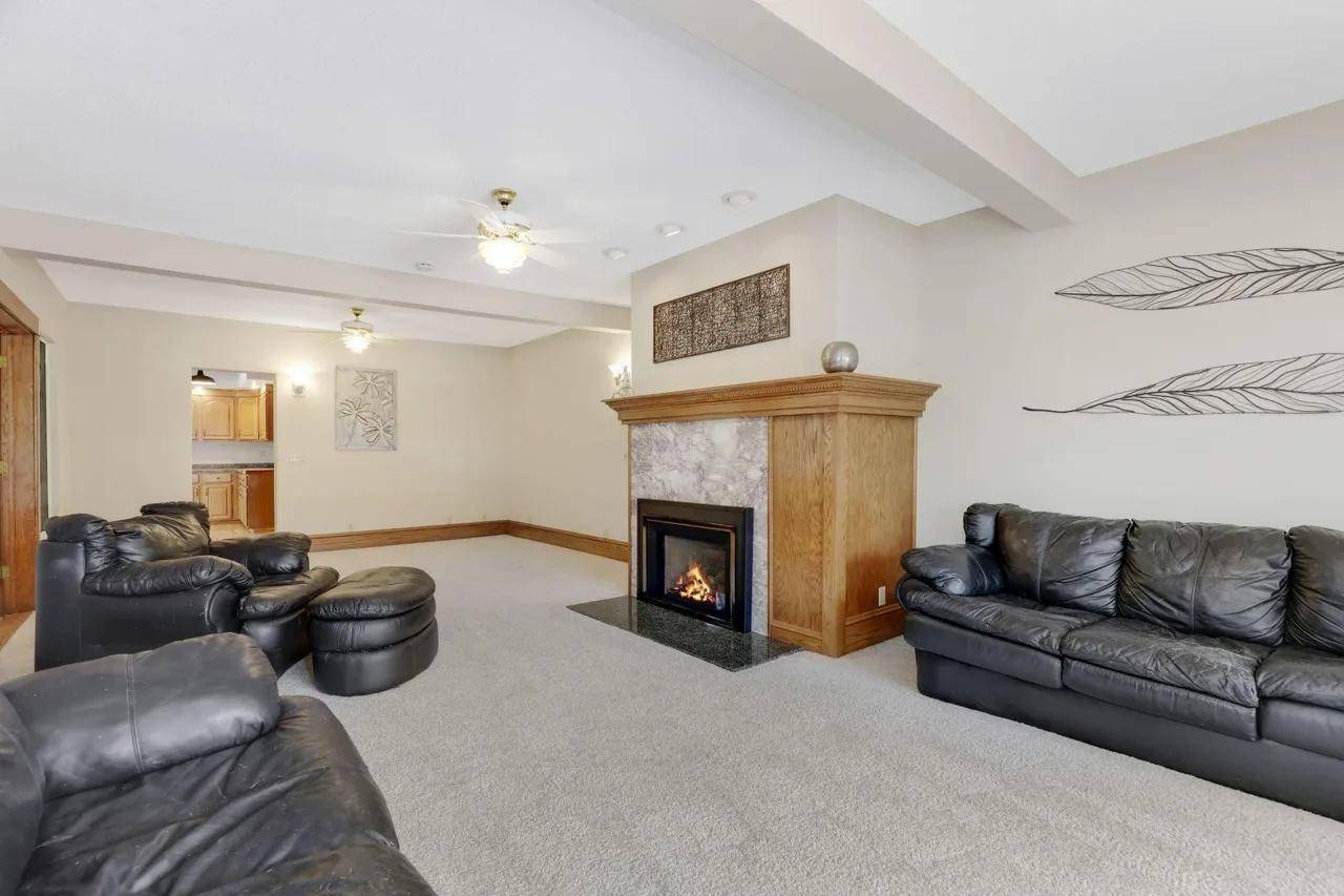1598 E Shore DR, Saint Paul, MN 55106