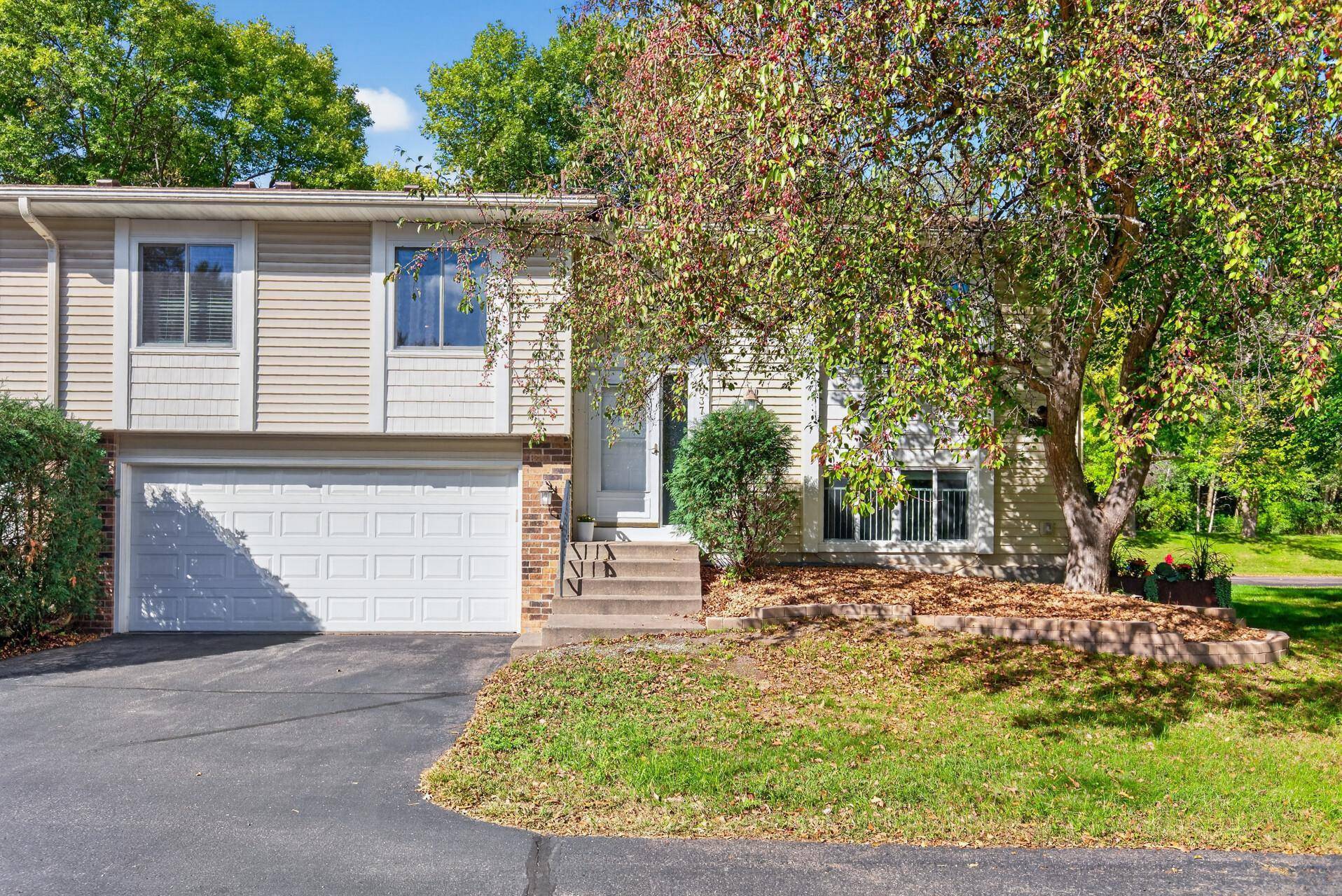11037 104th PL N, Maple Grove, MN 55369