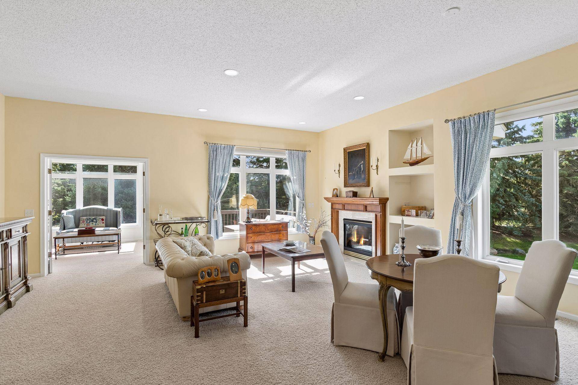 10381 Lancaster CV, Woodbury, MN 55129