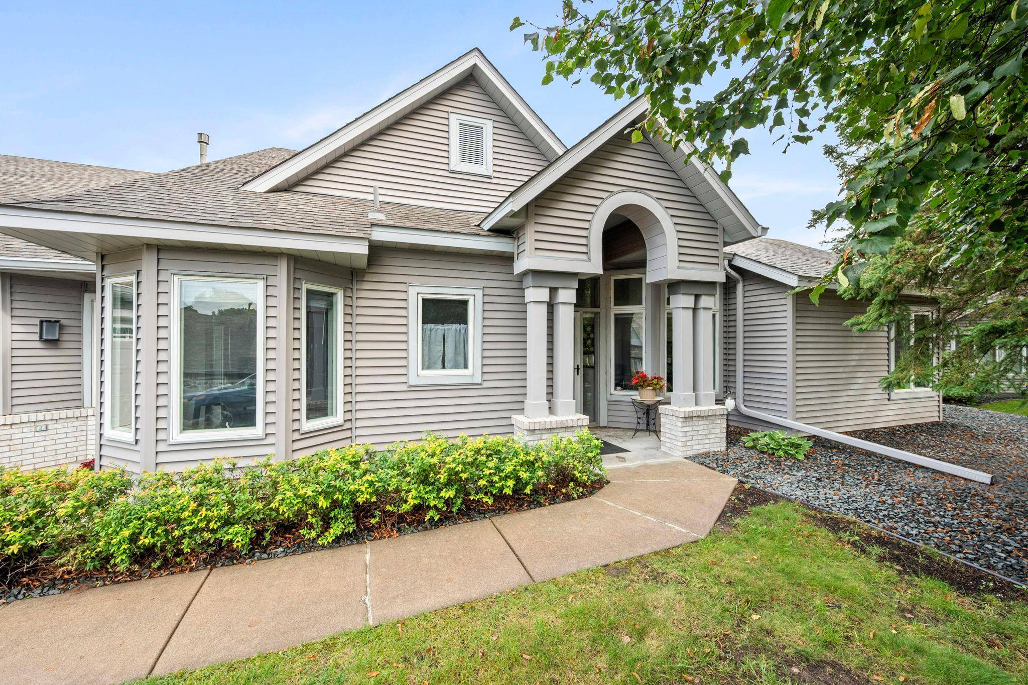 2530 Sumac RDG, White Bear Lake, MN 55110