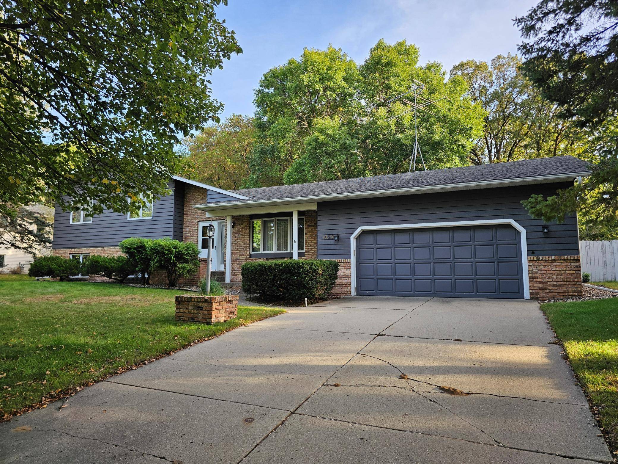 1928 Linda LN, Saint Cloud, MN 56301