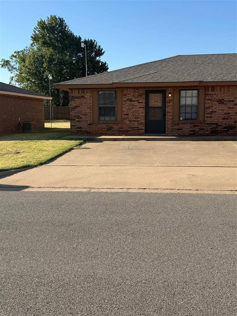 2124 Apple, Weatherford, OK 73096