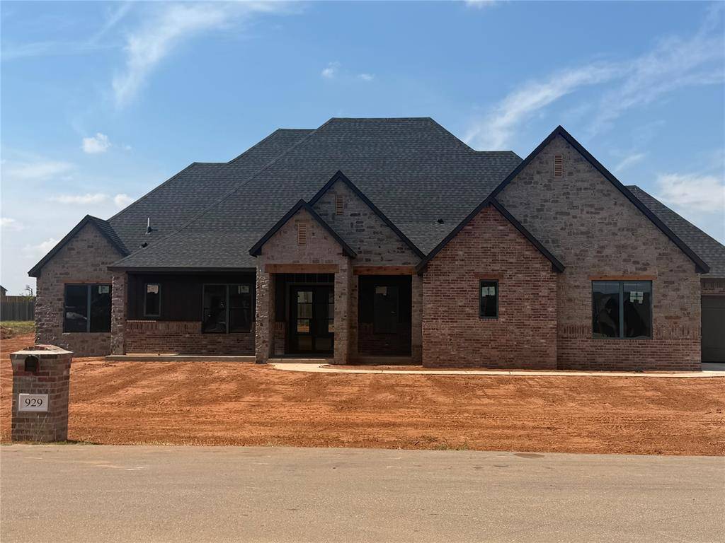 929 Dorsi CIR, Newcastle, OK 73065