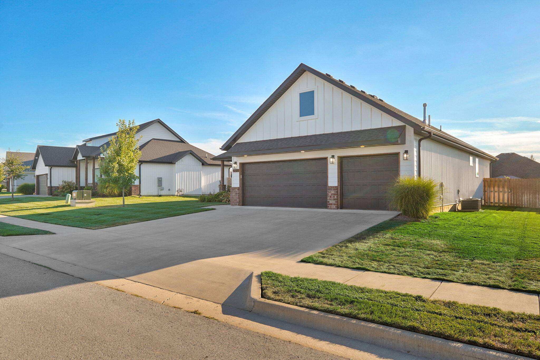 4221 N Venice AVE, Ozark, MO 65721