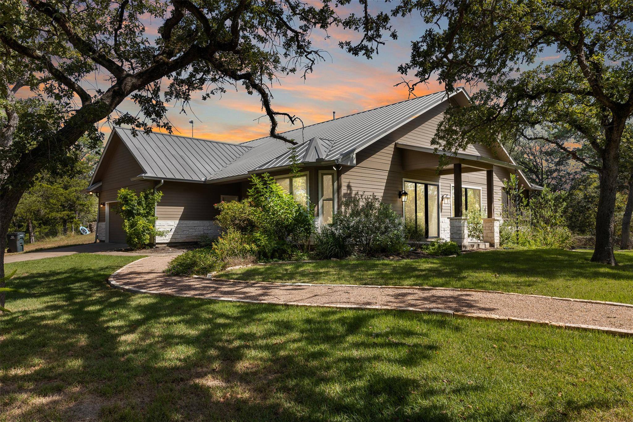 170 Weltner LN, West Point, TX 78963
