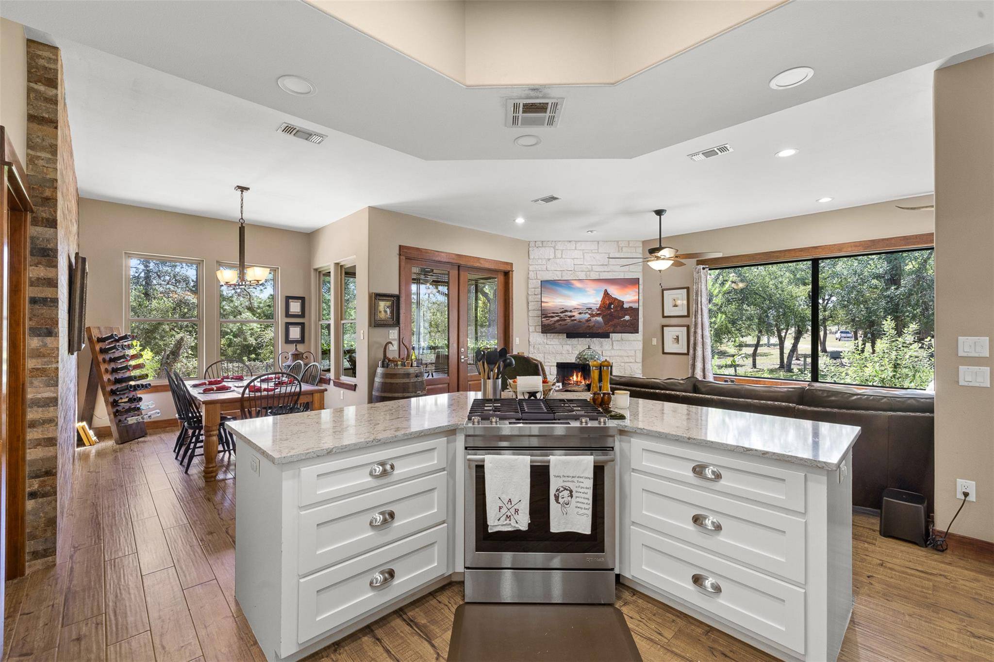 170 Weltner LN, West Point, TX 78963