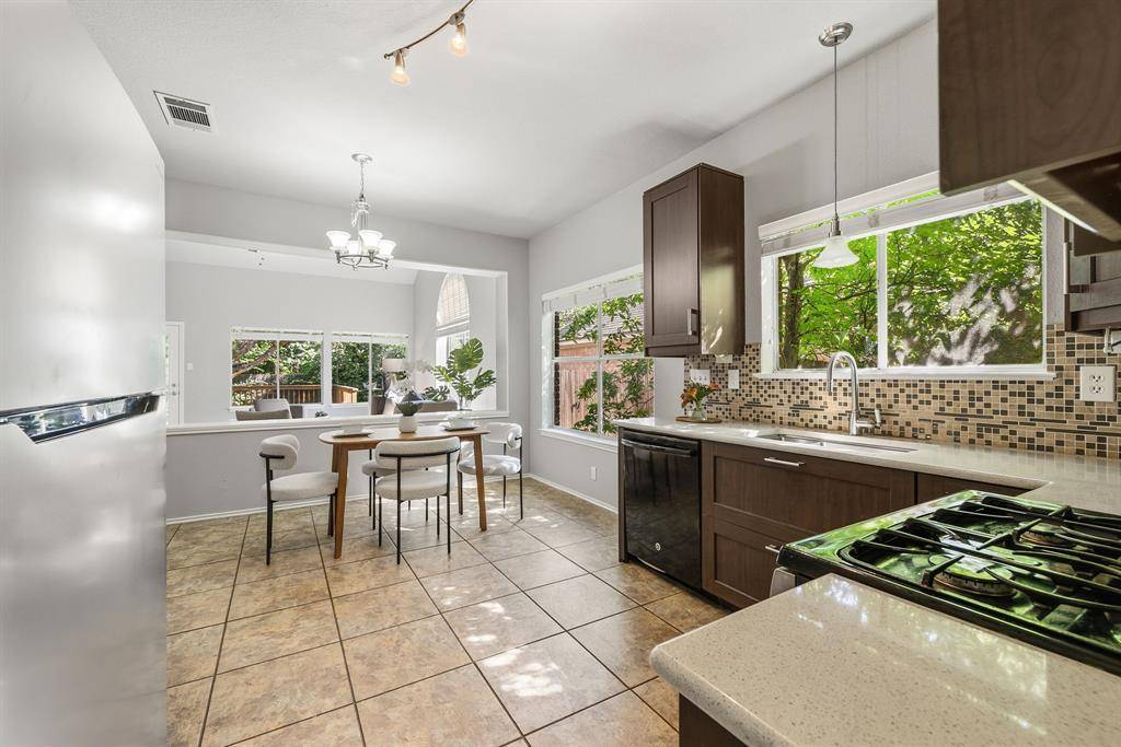 2402 Sparrow DR, Round Rock, TX 78681