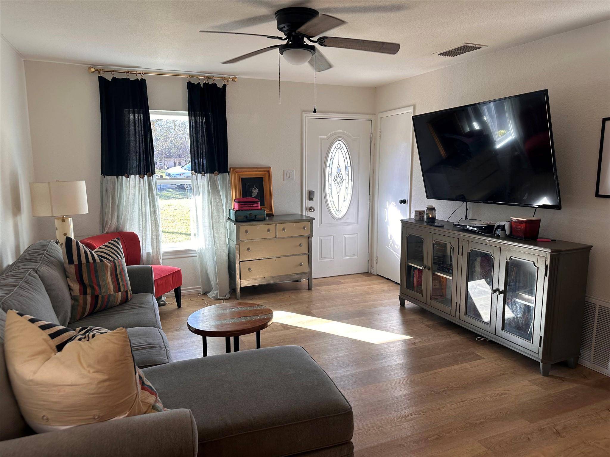 1204 Aransas ST, Lockhart, TX 78644