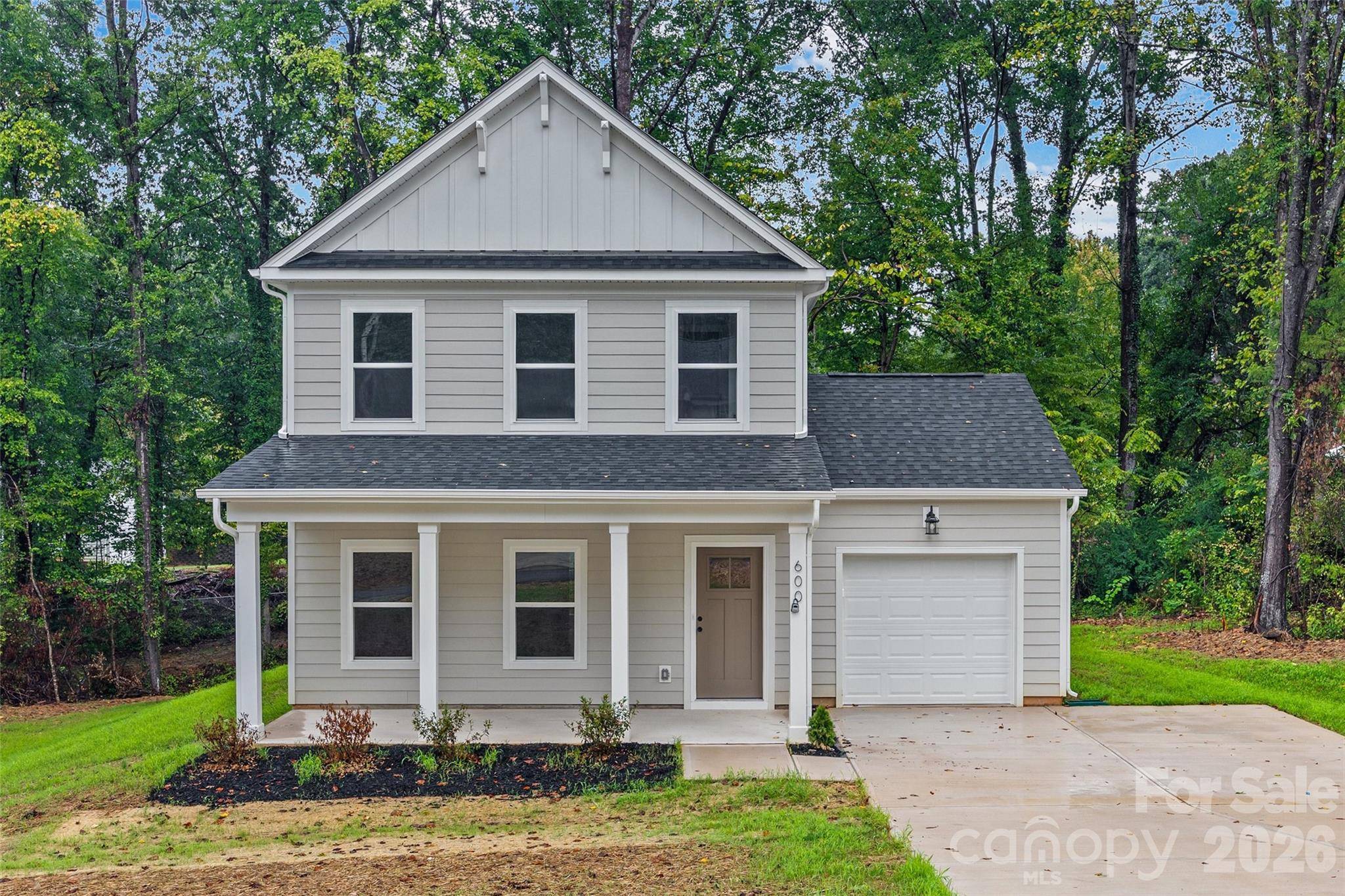 600 W Lewis ST, Dallas, NC 28034