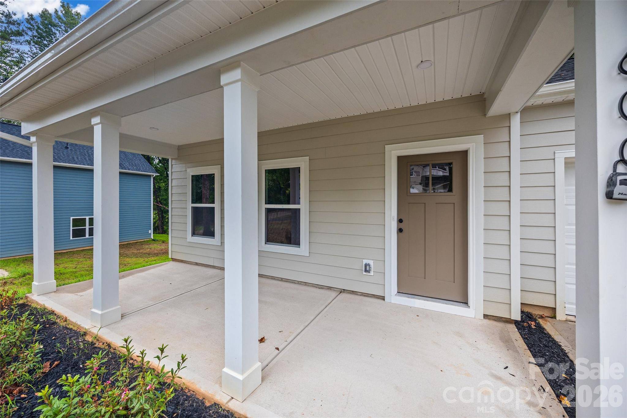 600 W Lewis ST, Dallas, NC 28034