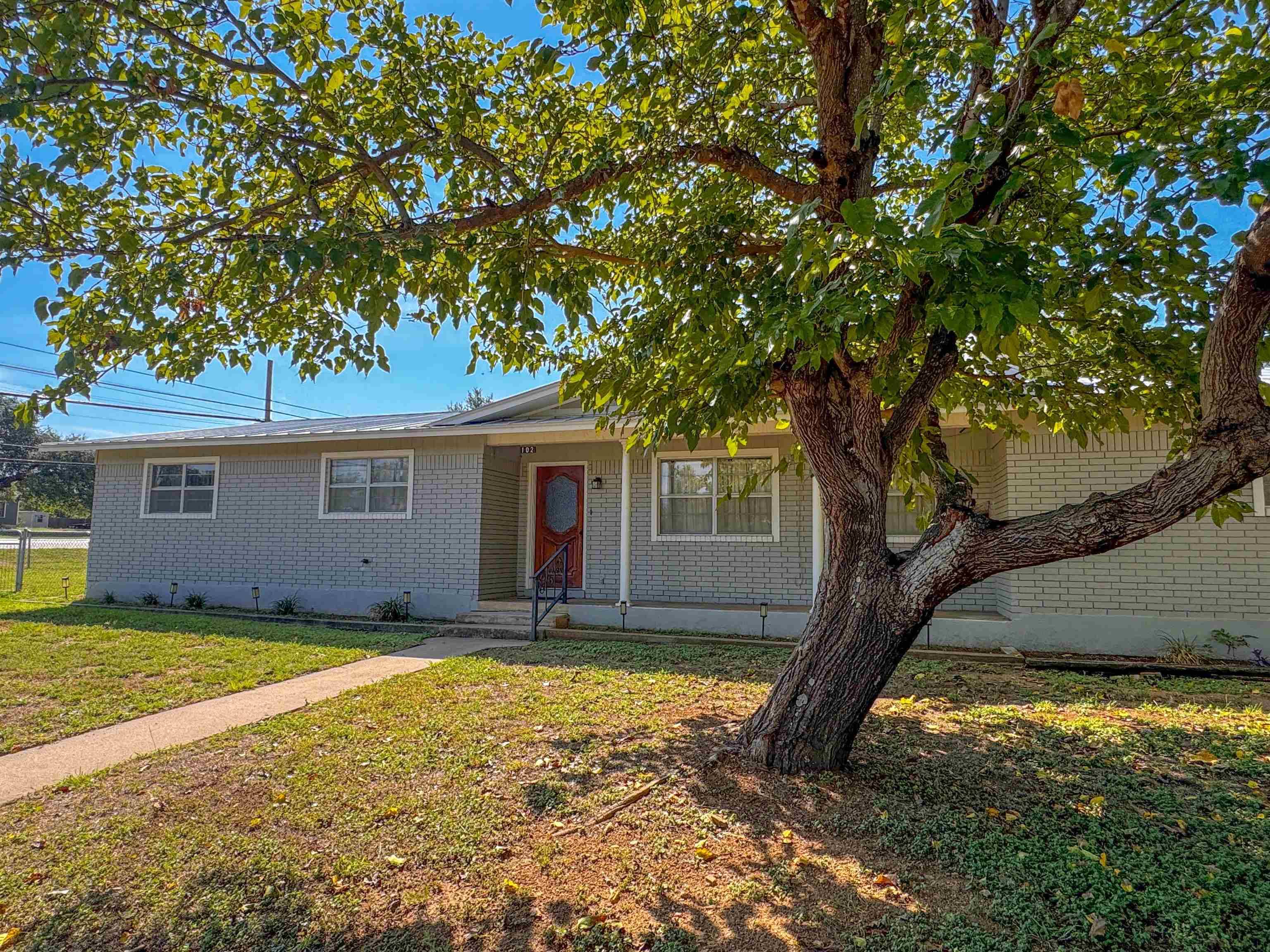 102 W Llano ST, Llano, TX 78643