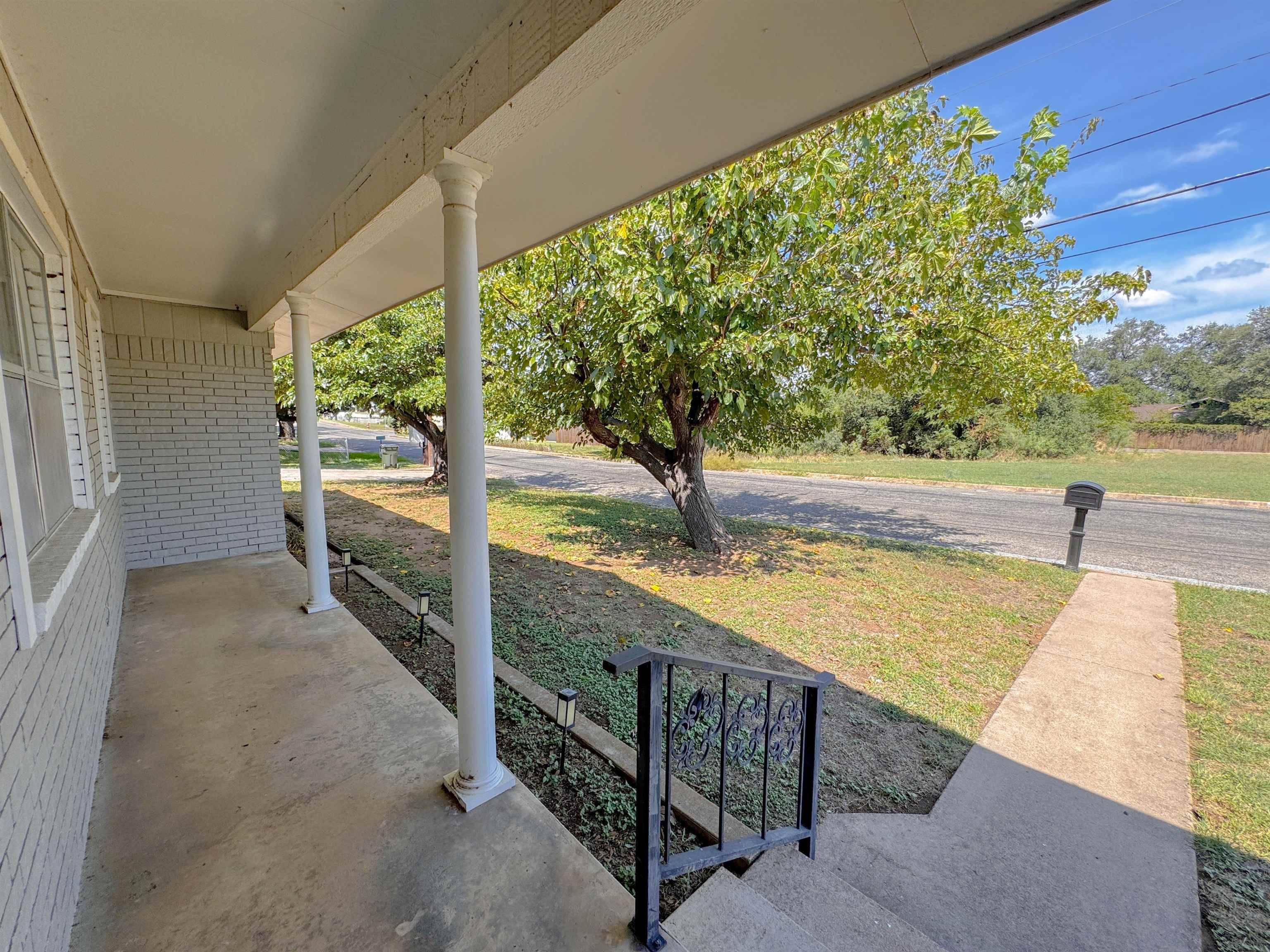 102 W Llano ST, Llano, TX 78643