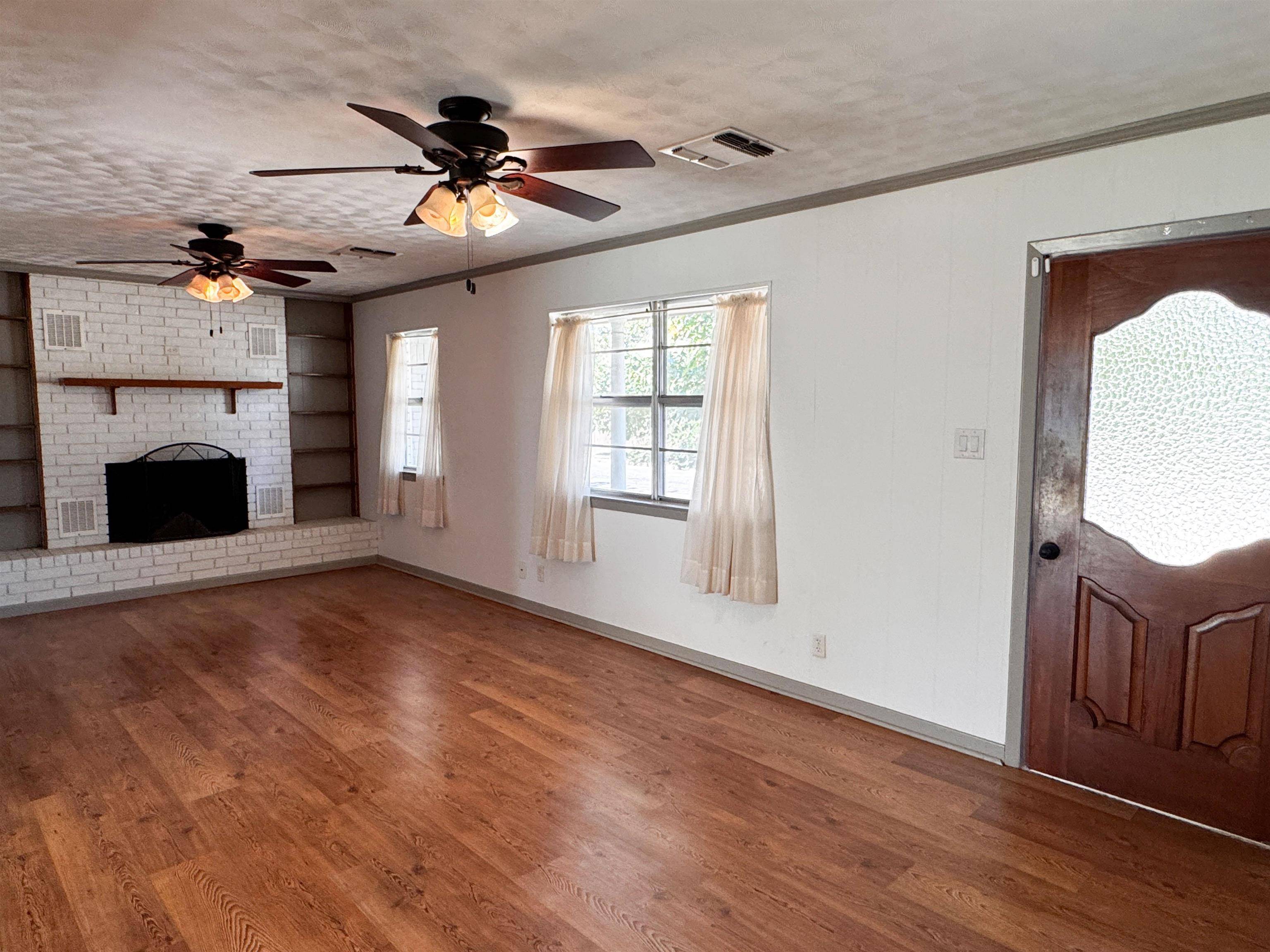 102 W Llano ST, Llano, TX 78643