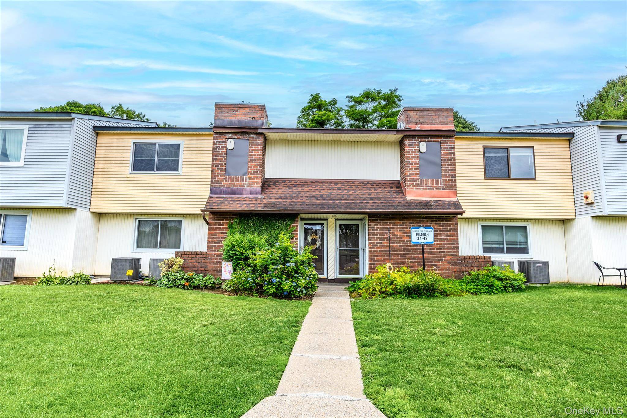 42 Pointe Circle South #0, Coram, NY 11727