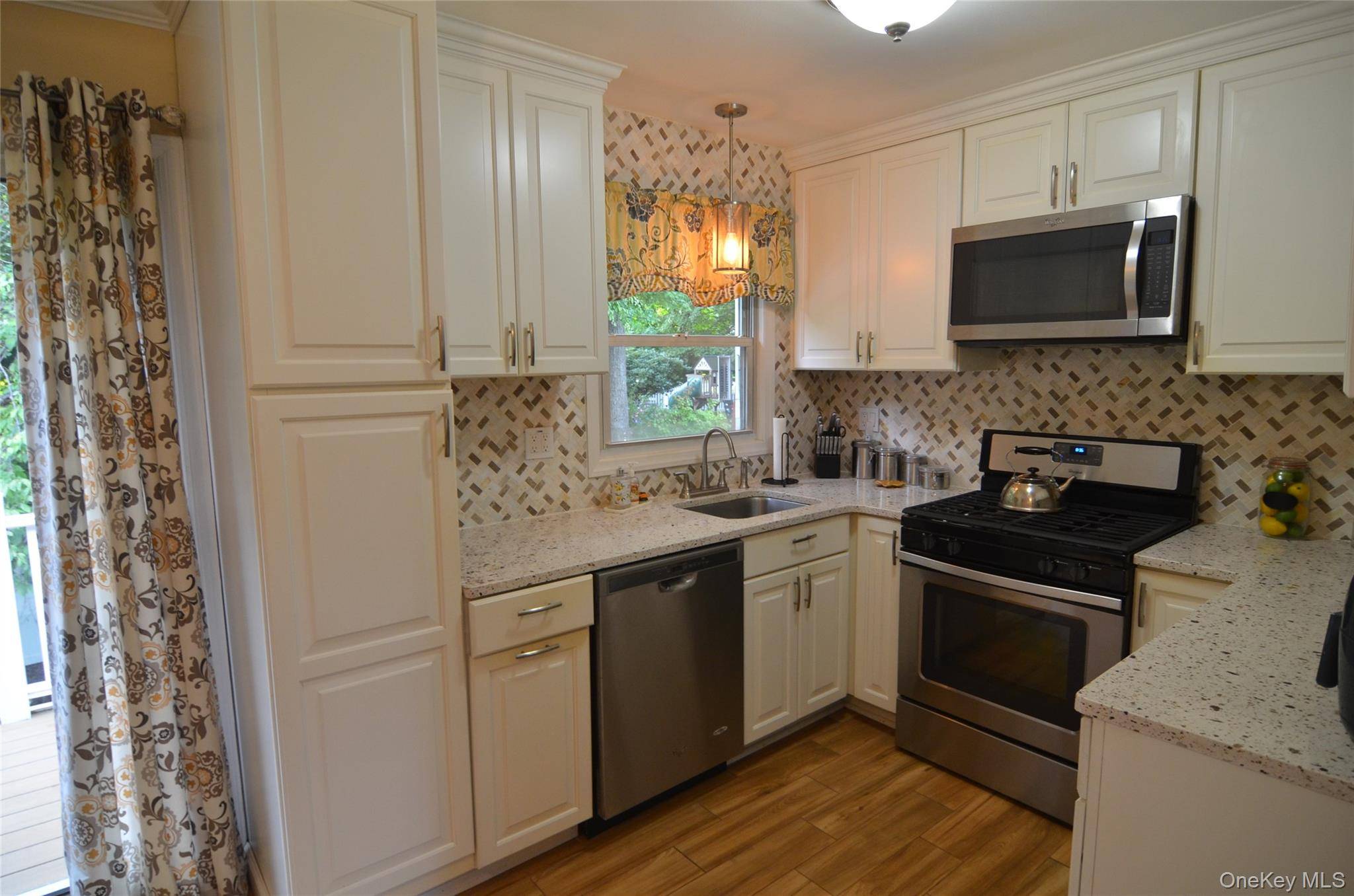 13 LENOX CT #911, Suffern, NY 10901