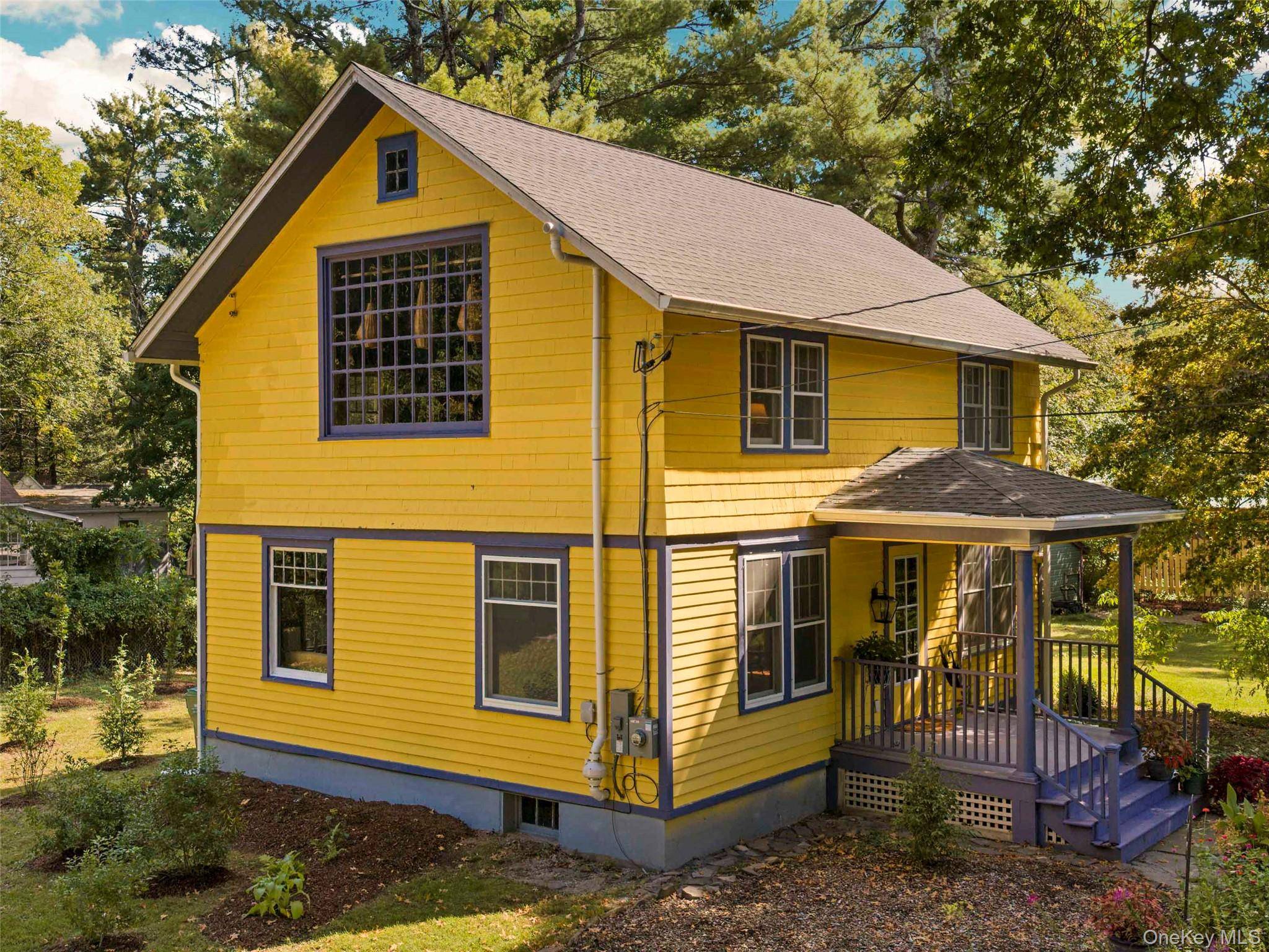 35 Orchard LN, Woodstock, NY 12498