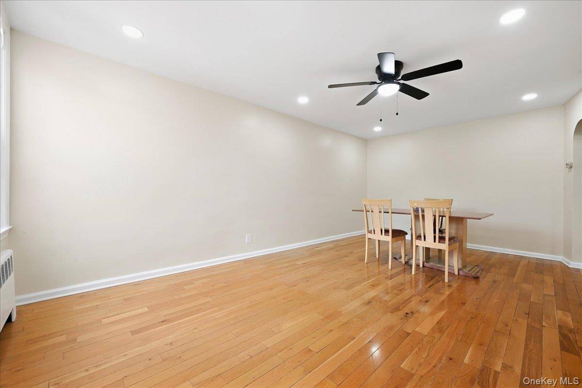 87-68 Little Neck Pkwy, Floral Park, NY 11001