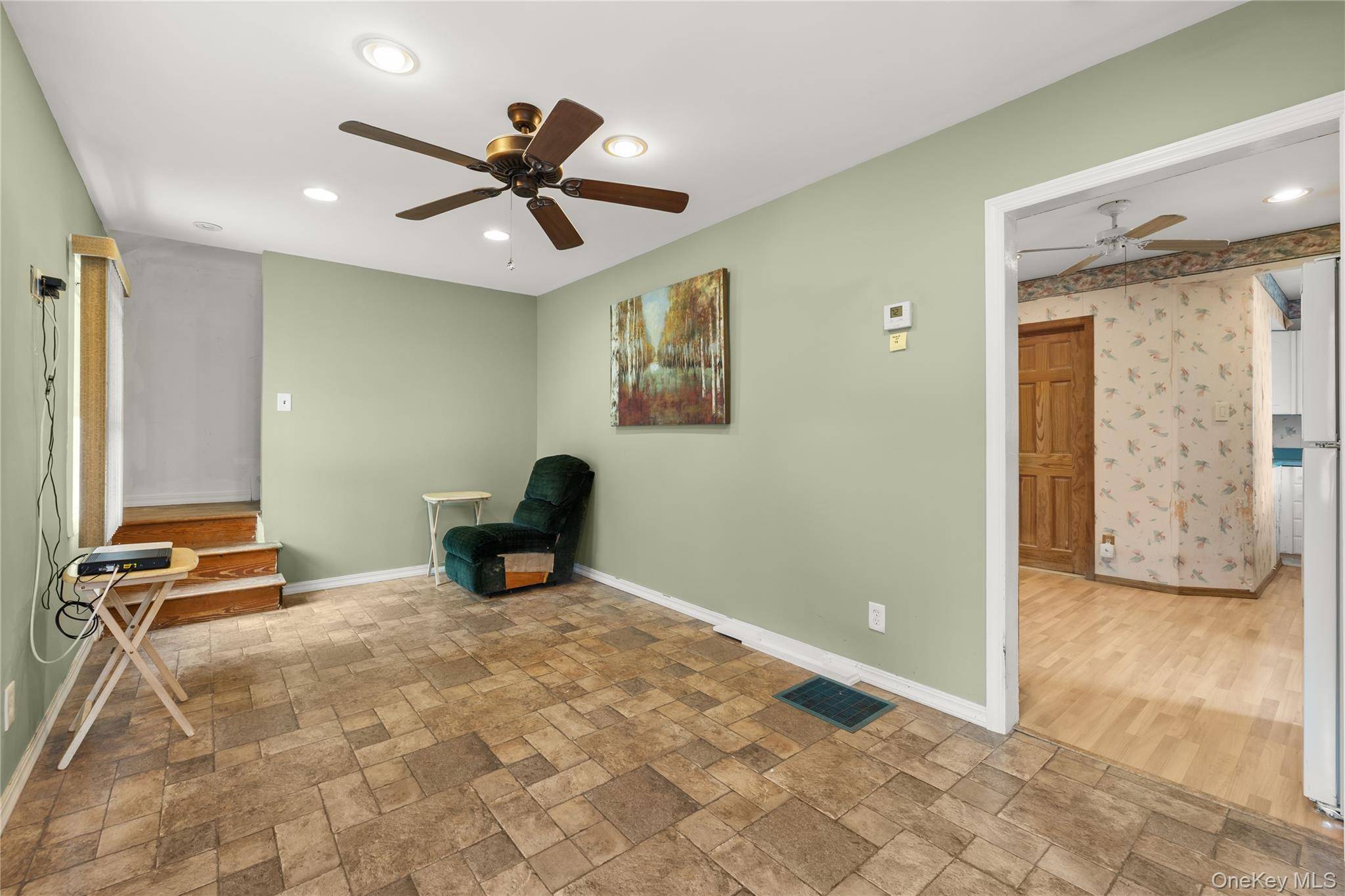 159 Neptune AVE, West Babylon, NY 11704