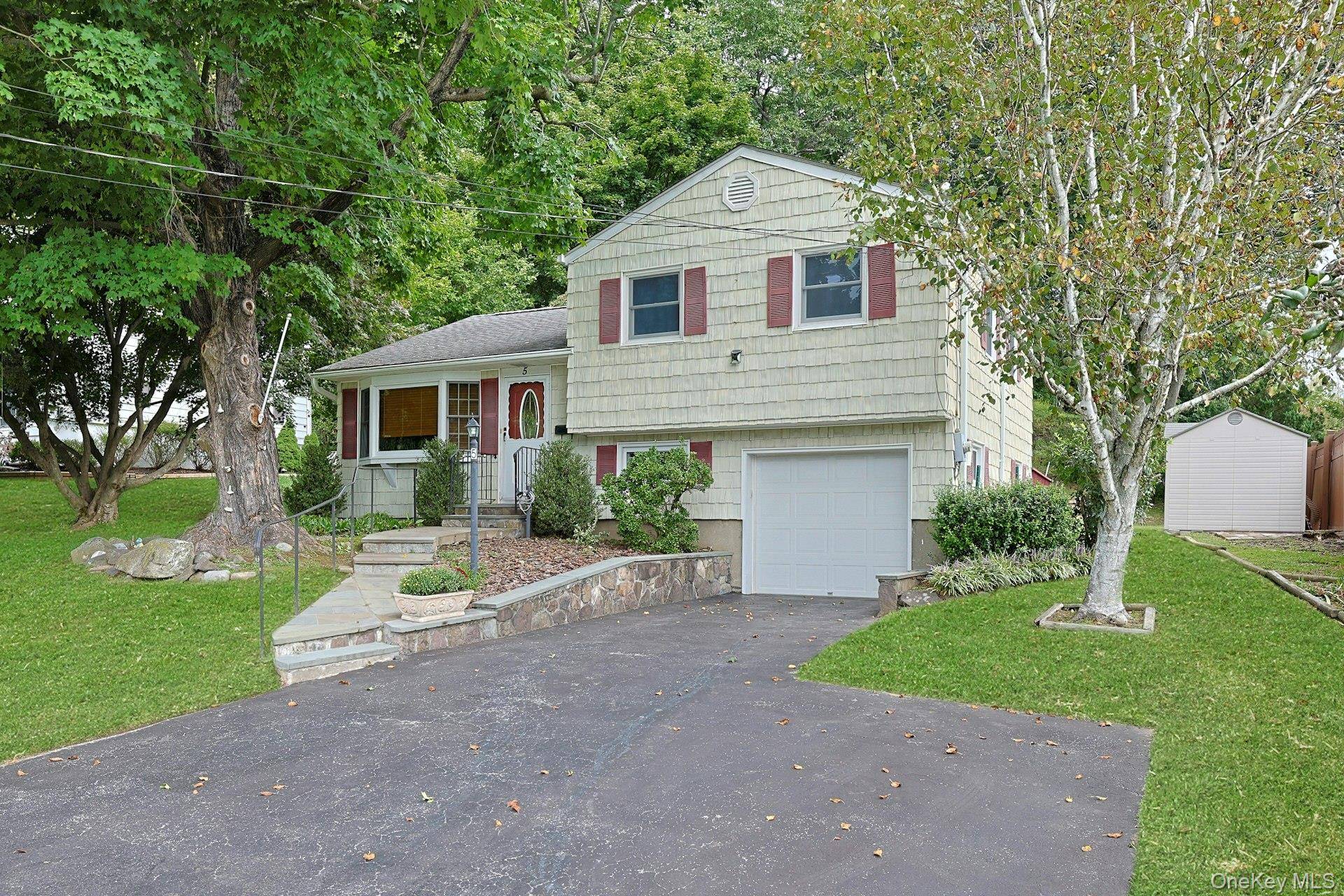 5 Seward CT, Montrose, NY 10548