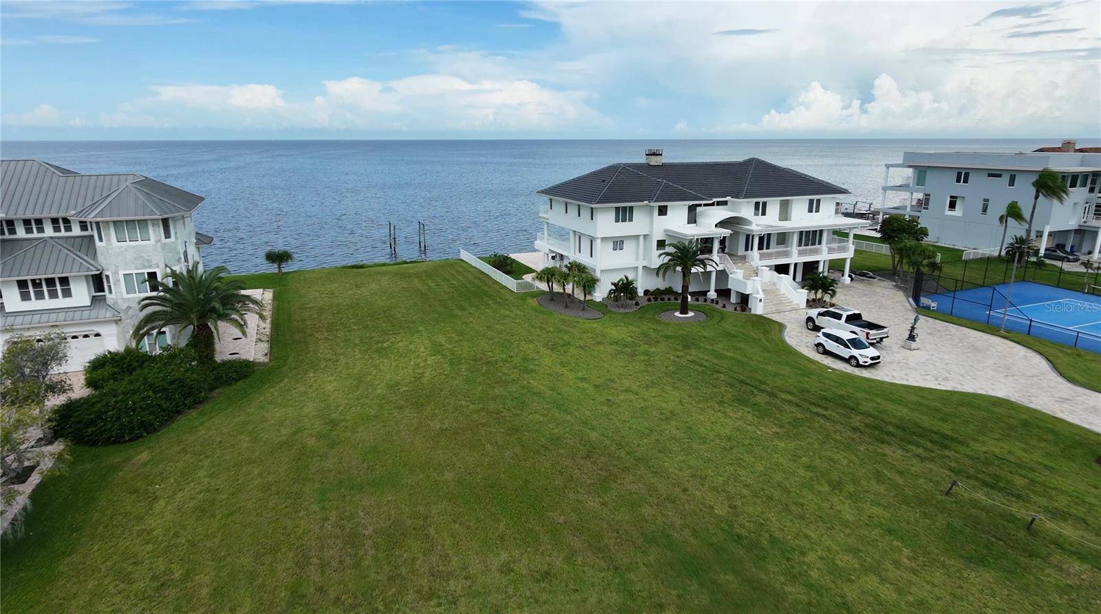 5141 WESTSHORE DR, New Port Richey, FL 34652
