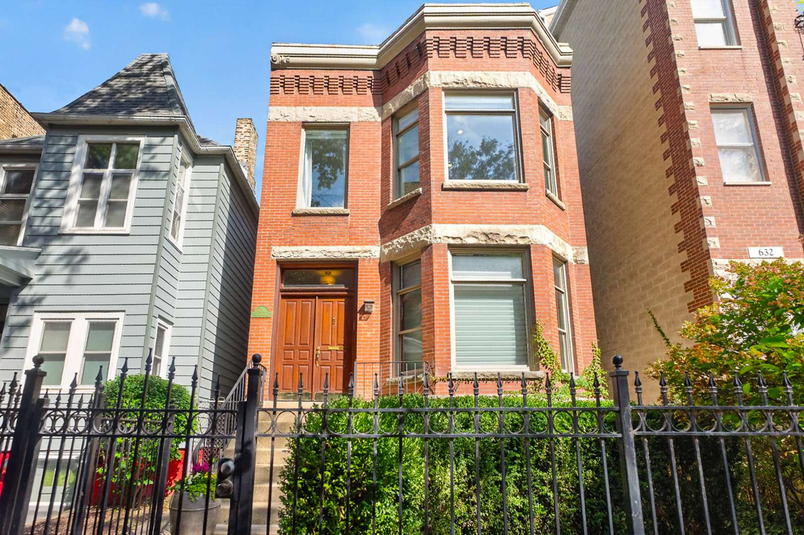 634 W Briar PL, Chicago, IL 60657