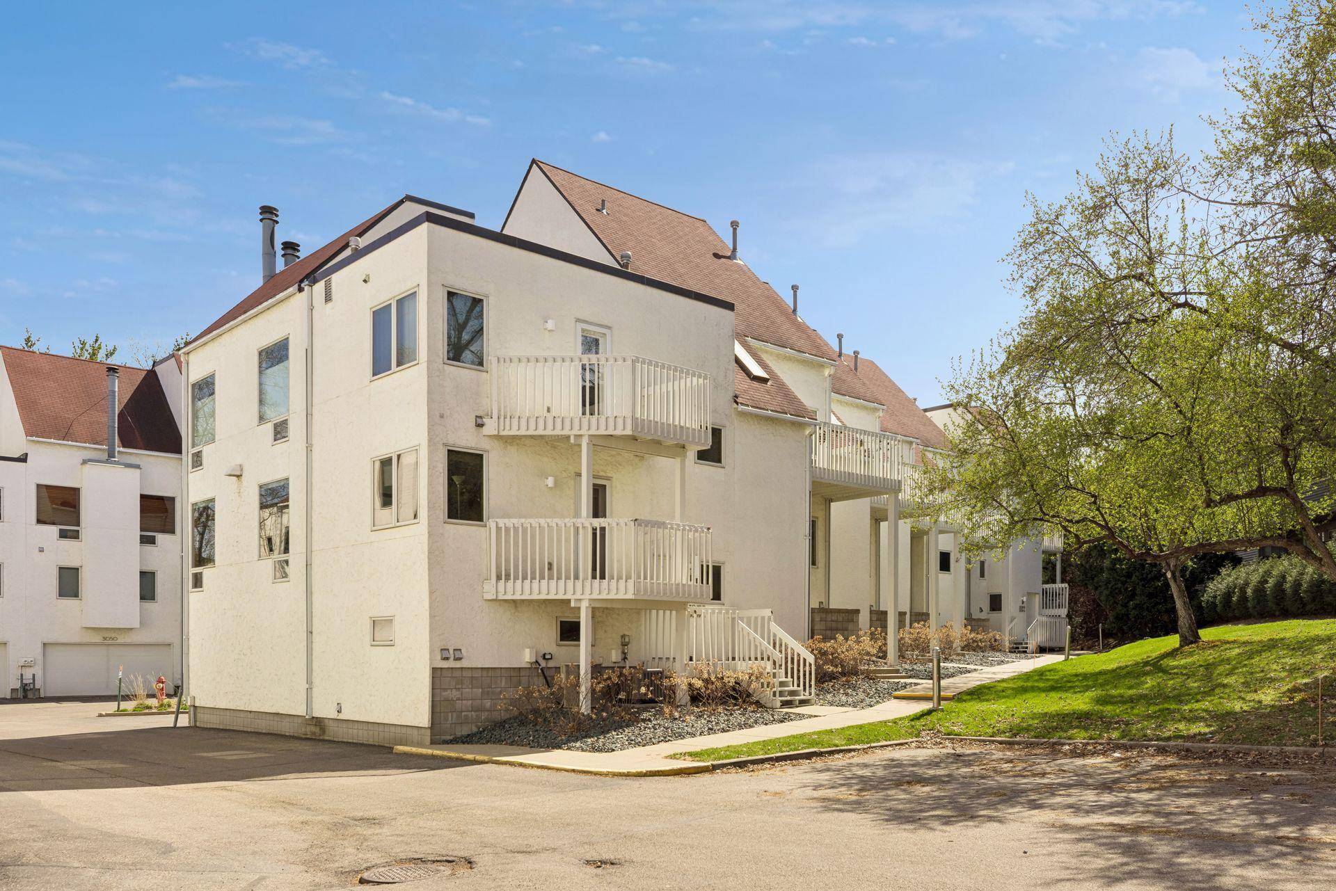 3049 Lake Shore DR #A, Minneapolis, MN 55416