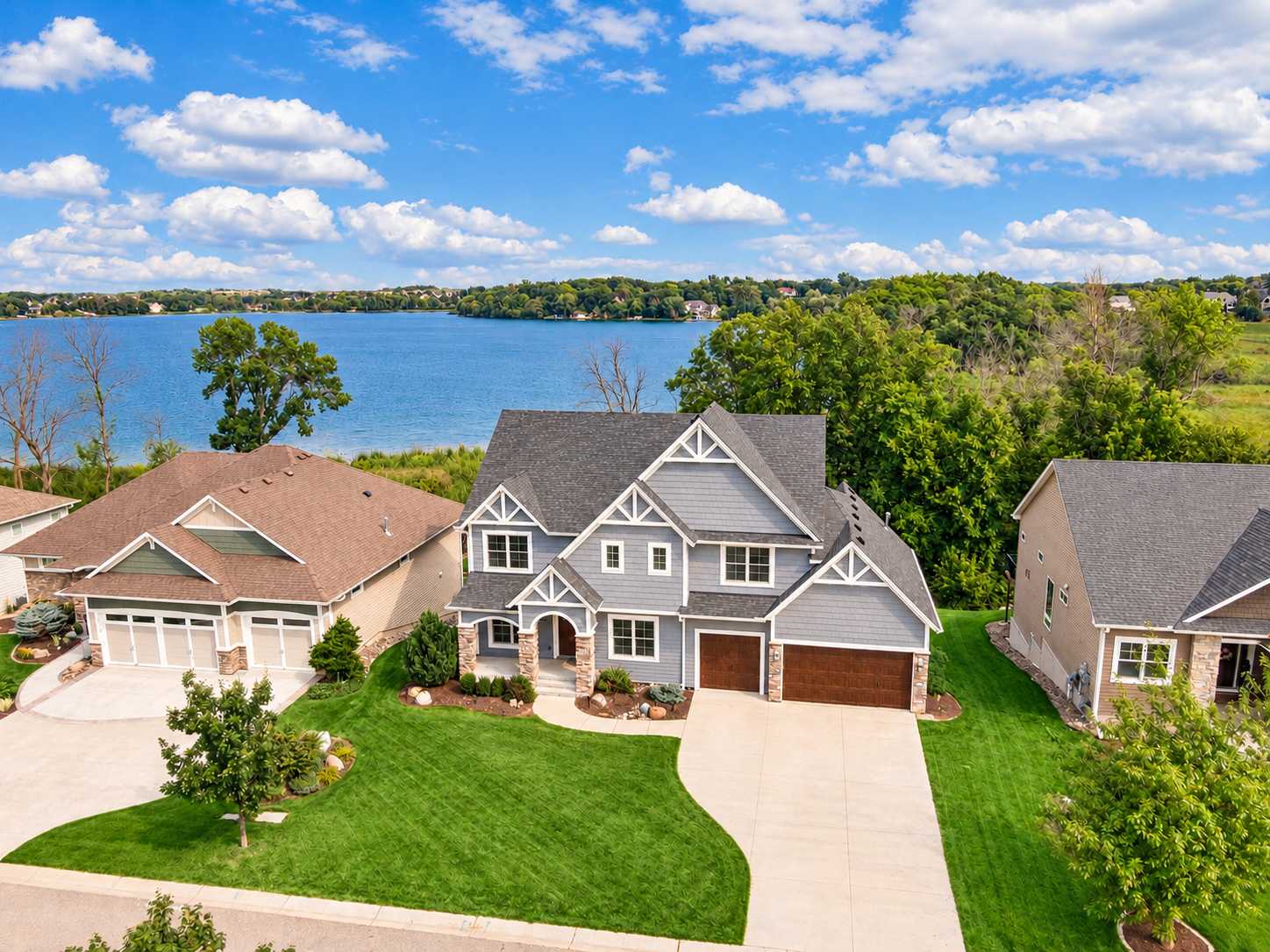 2444 Woods DR, Victoria, MN 55386