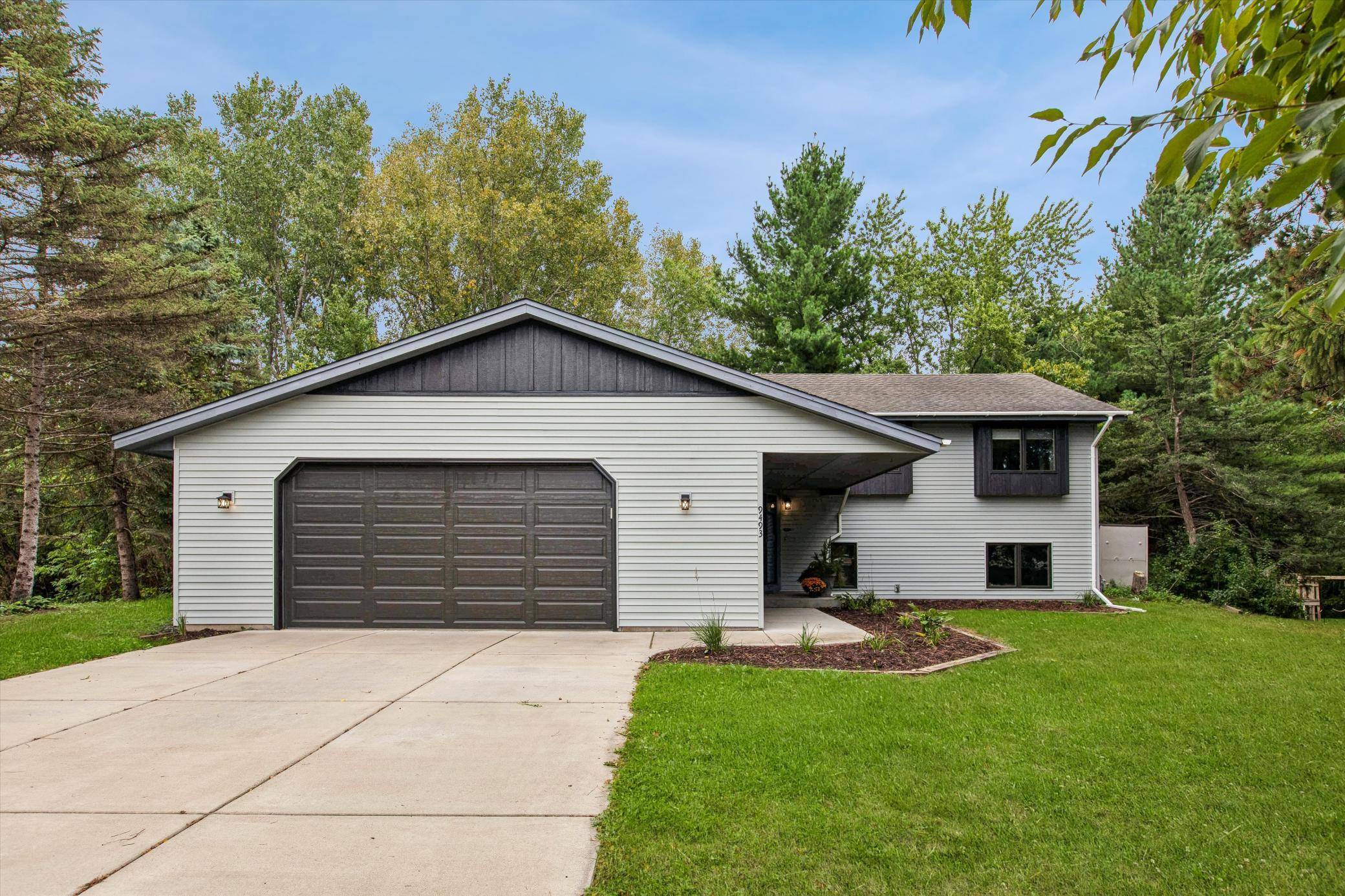 9493 83rd ST S, Cottage Grove, MN 55016