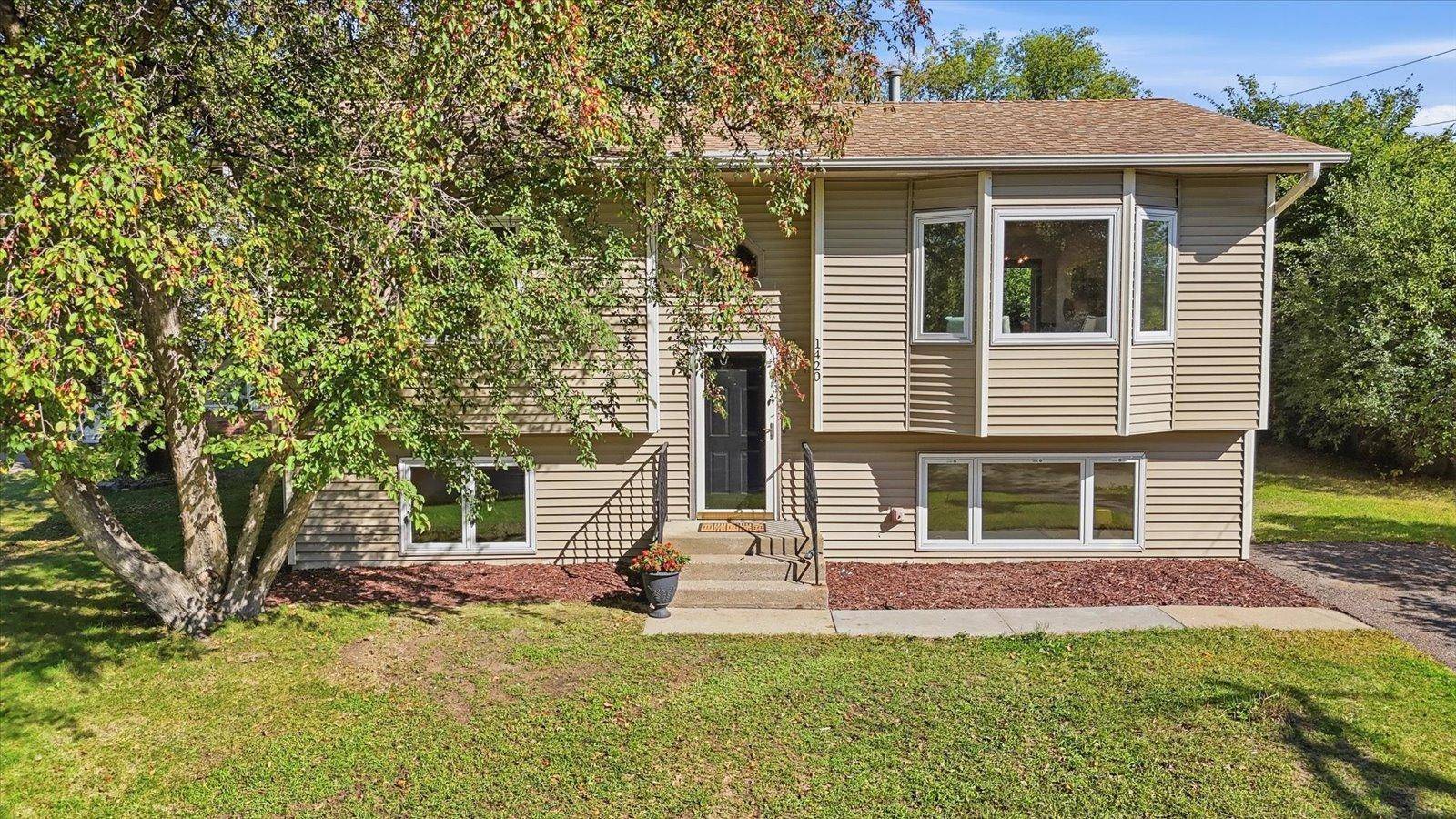 1420 Sylvan ST, Saint Paul, MN 55117