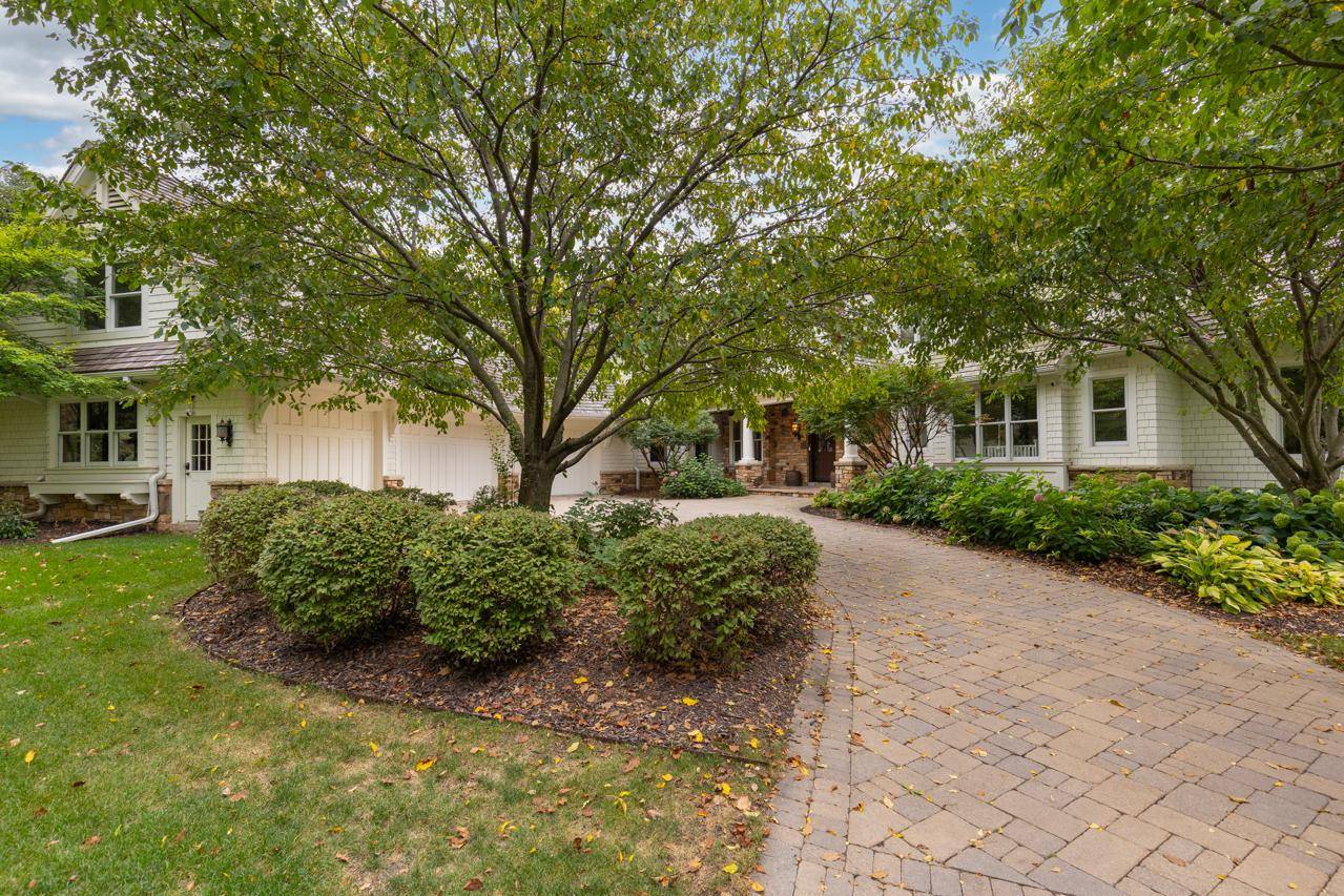 3672 Landings DR, Chanhassen, MN 55331