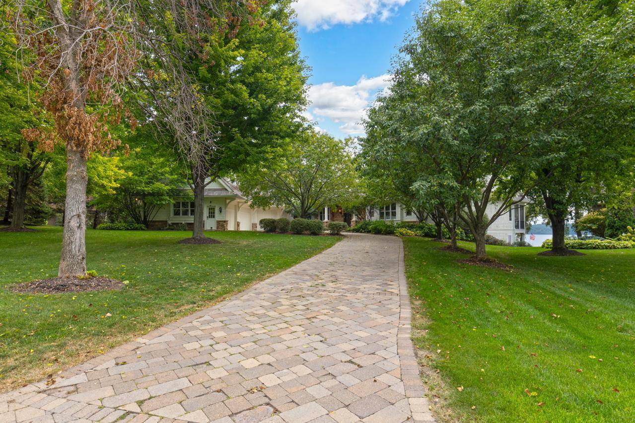 3672 Landings DR, Chanhassen, MN 55331