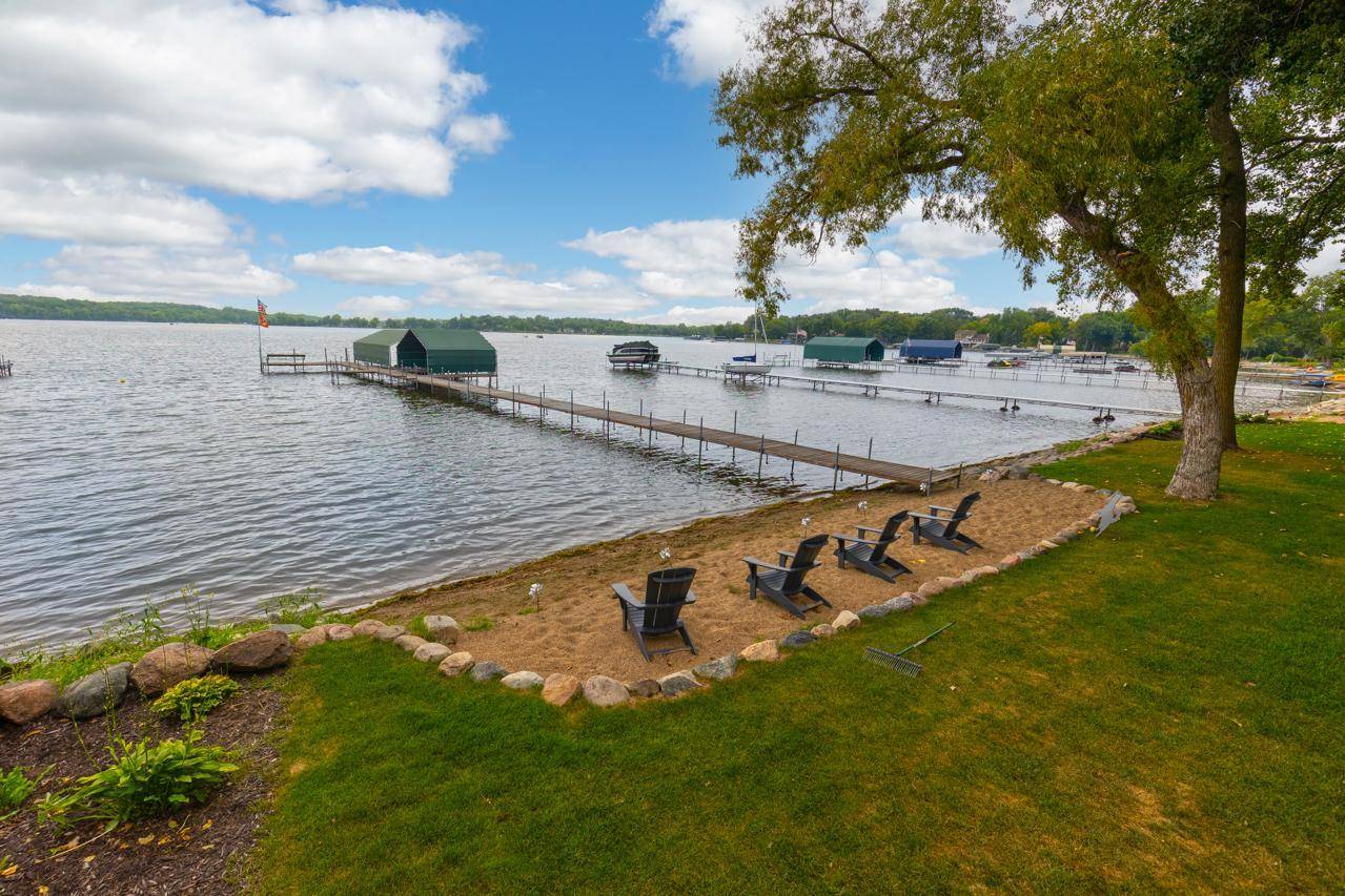 3672 Landings DR, Chanhassen, MN 55331
