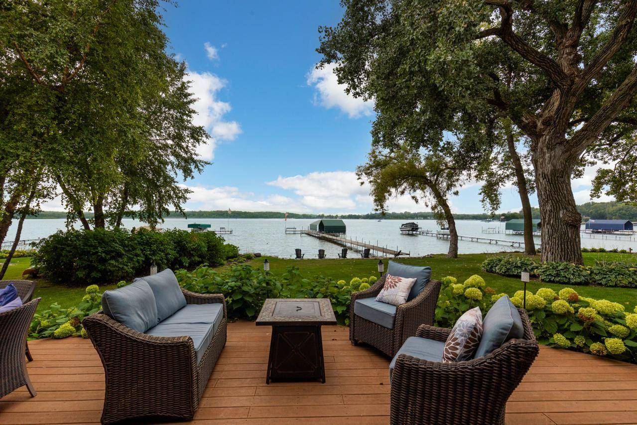 3672 Landings DR, Chanhassen, MN 55331