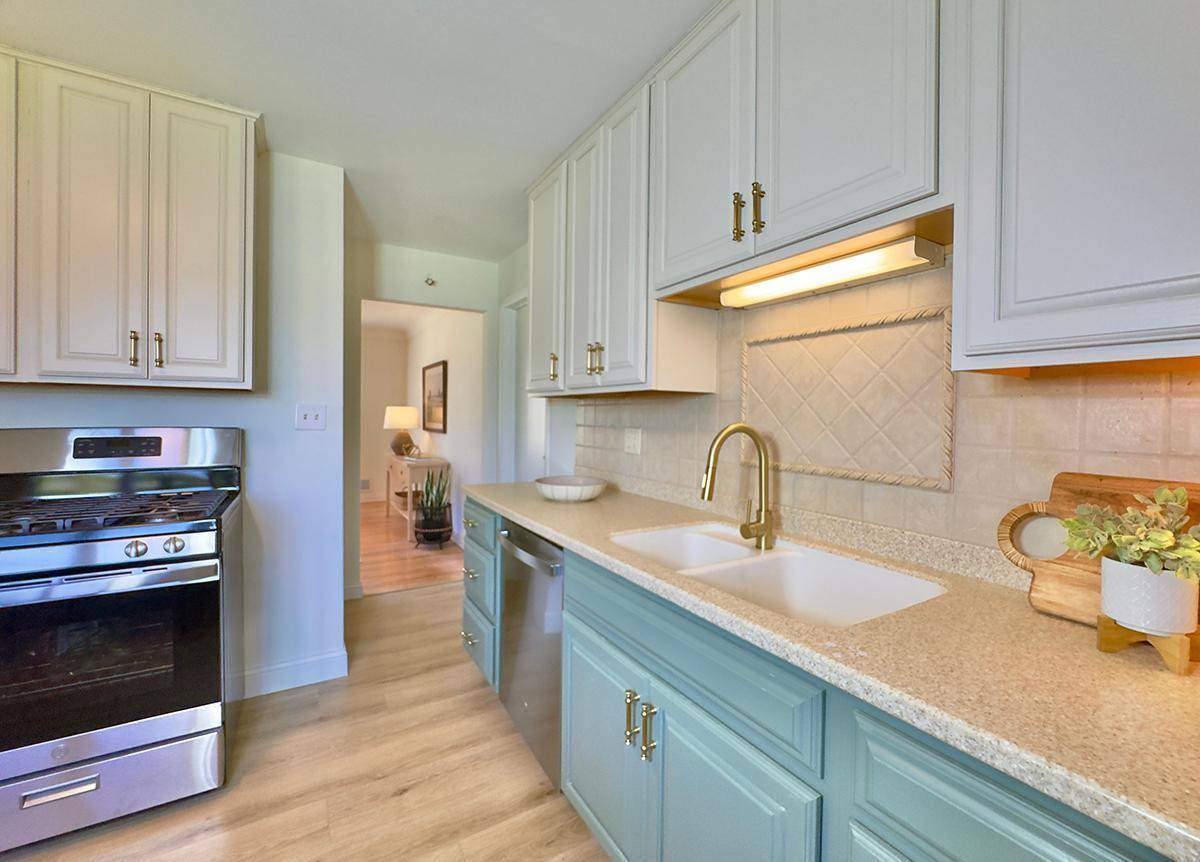 1979 Memory LN, North Saint Paul, MN 55109