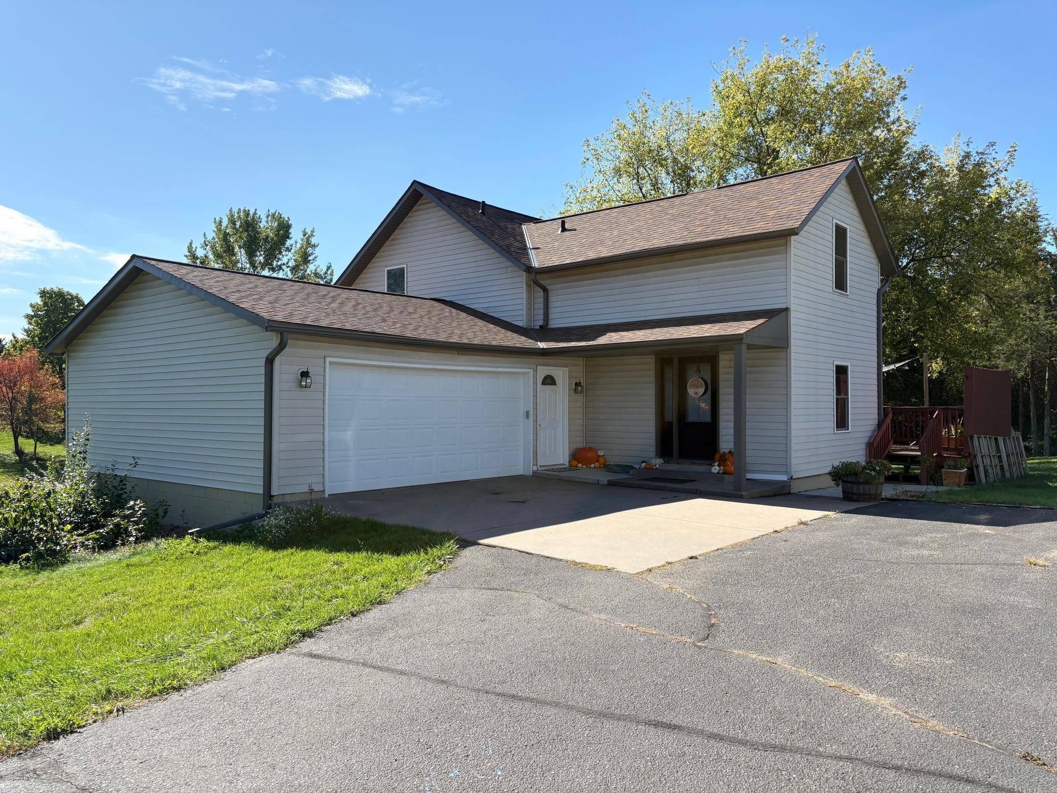 858 Bradley DR, Hudson, WI 54016