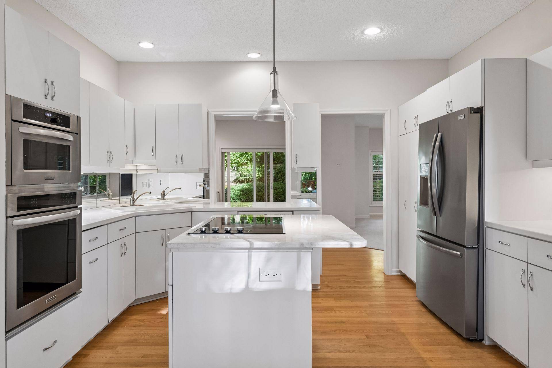 145 Edgewood CT, Wayzata, MN 55391