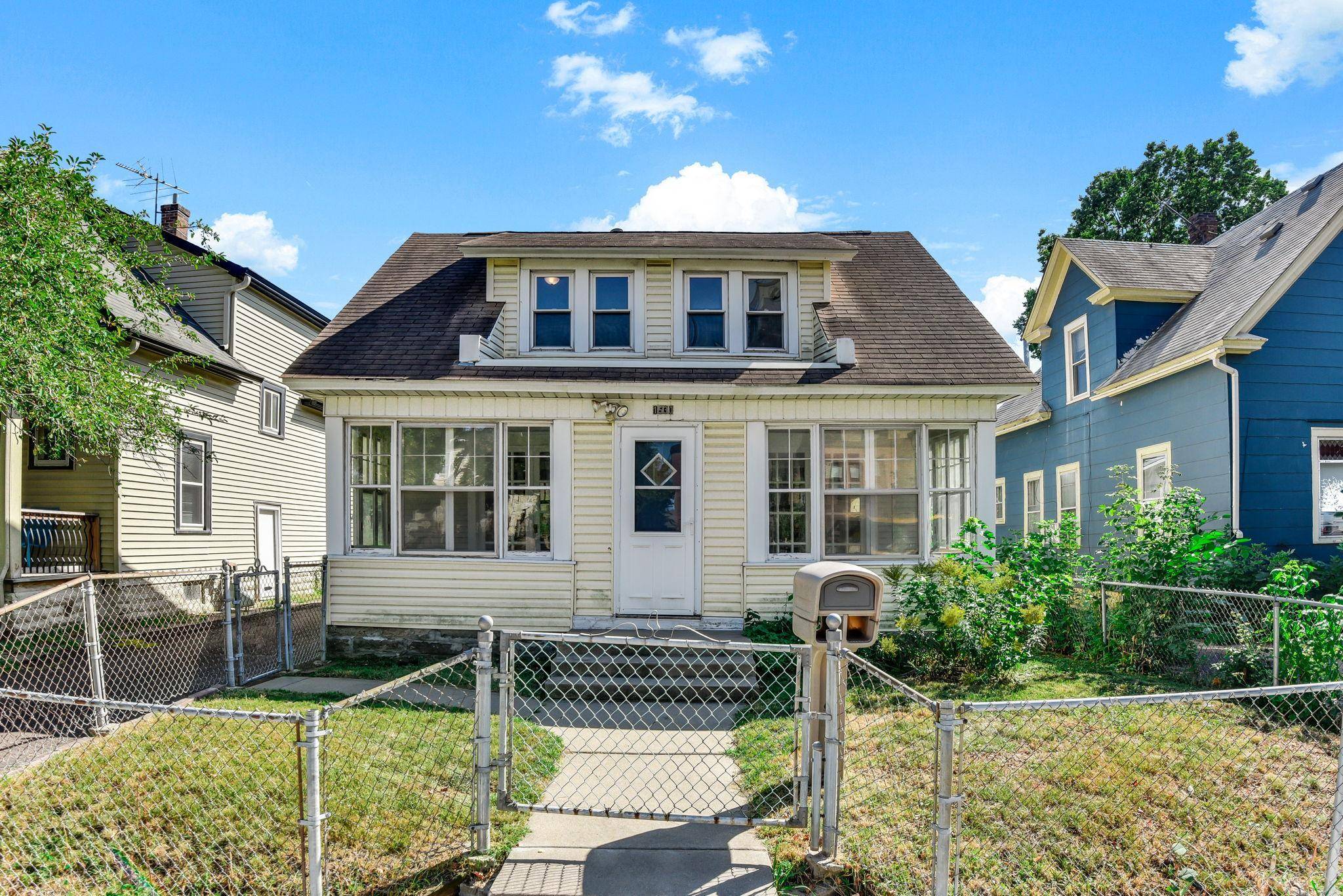 1530 Selby AVE, Saint Paul, MN 55104