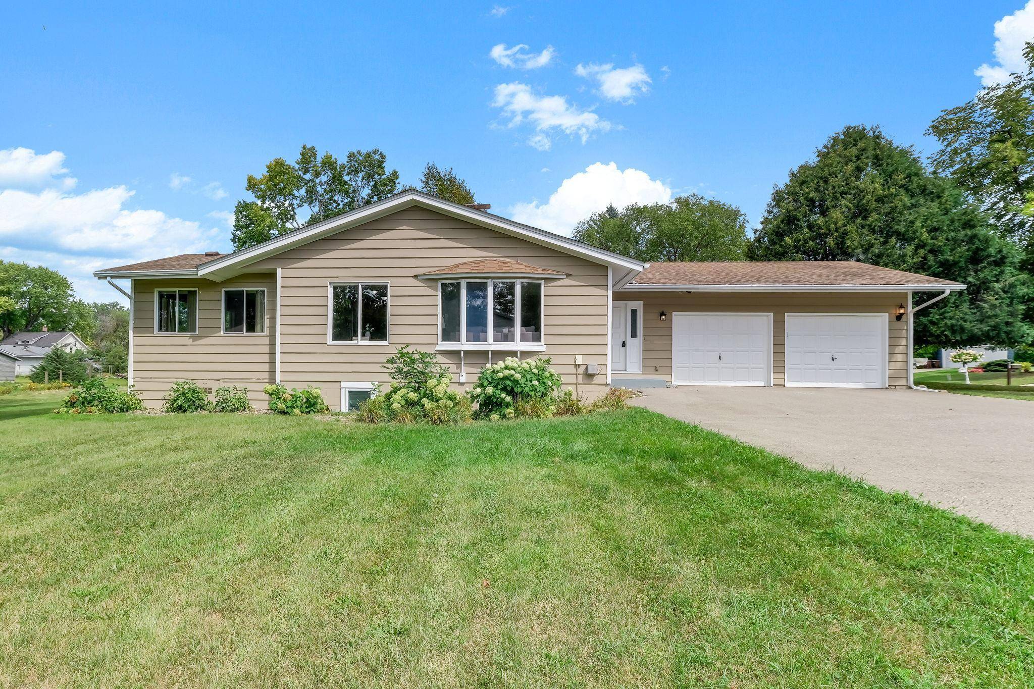 405 Green AVE SE, Watertown, MN 55388