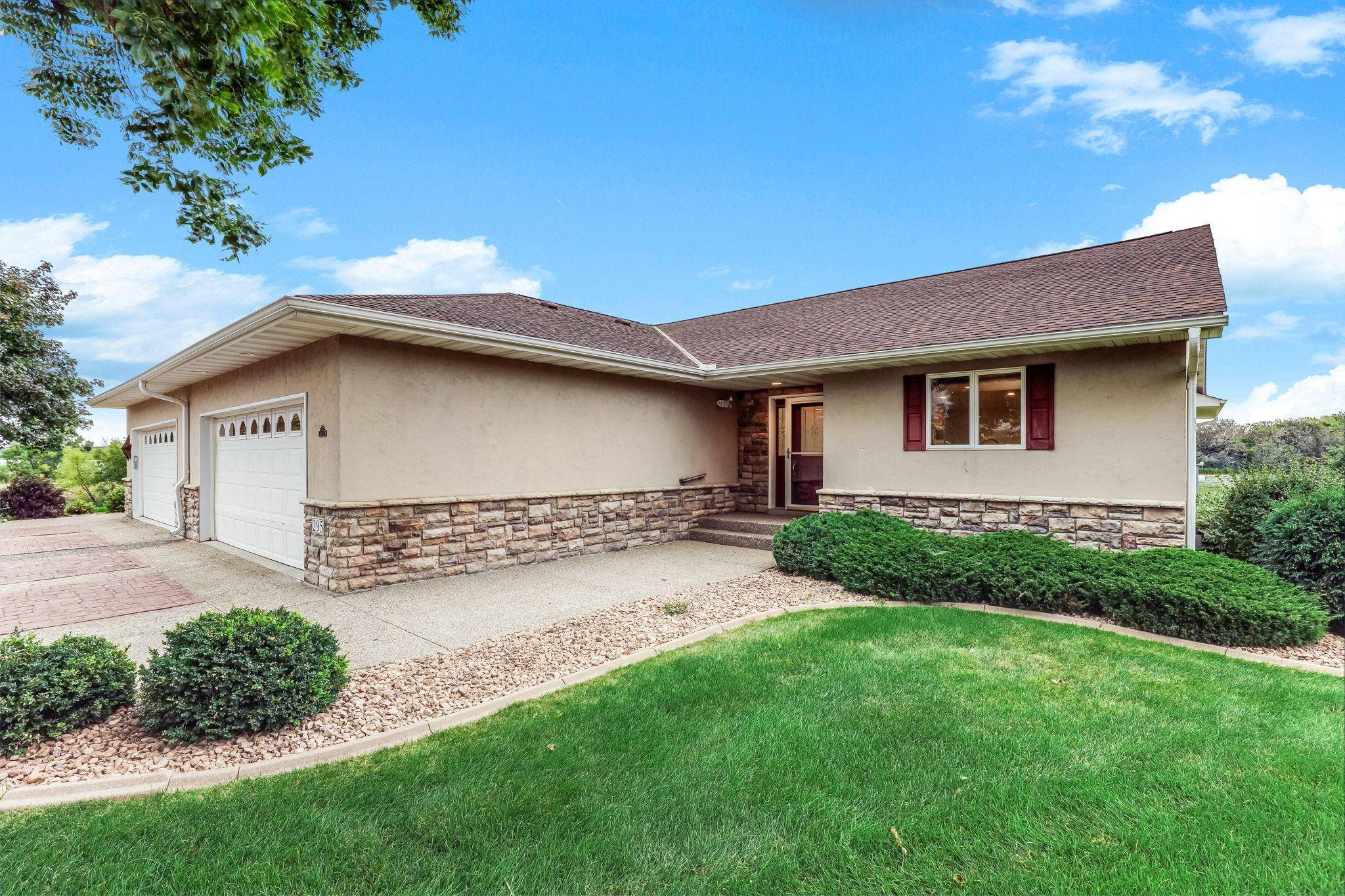295 Orchard CT, Howard Lake, MN 55349