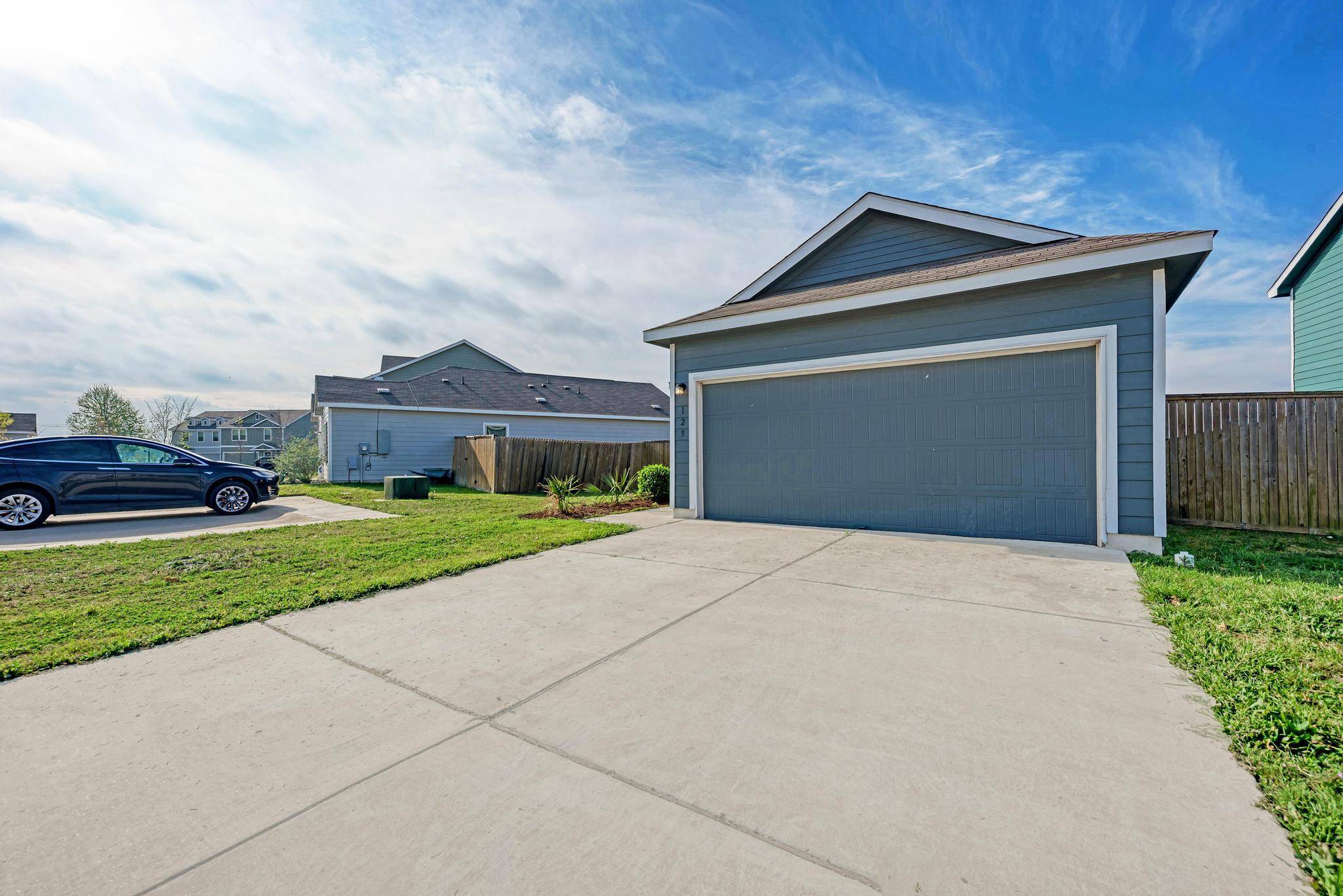 129 Vulcan DR, Jarrell, TX 76537