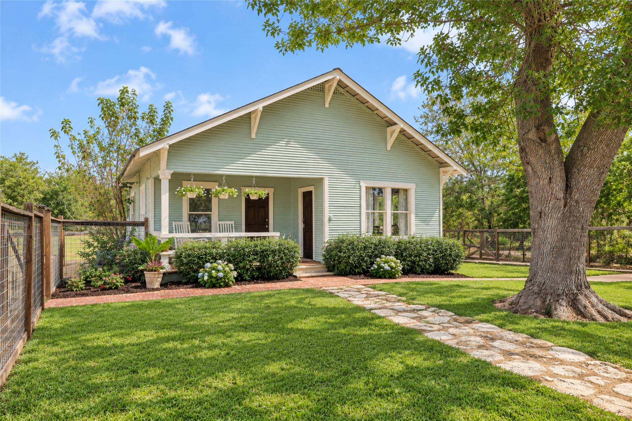 372 Old Lockhart RD, Lockhart, TX 78644