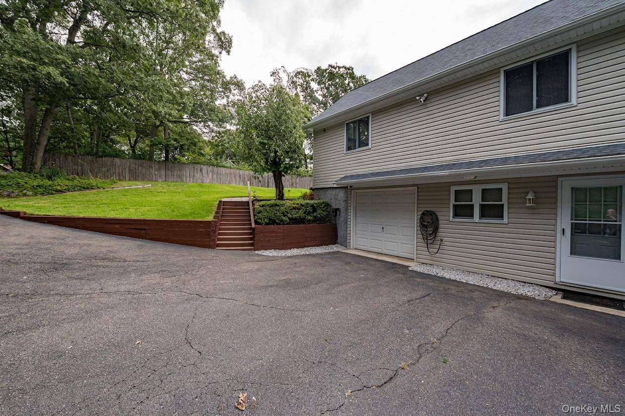 68 Chestnut ST, Mount Sinai, NY 11766