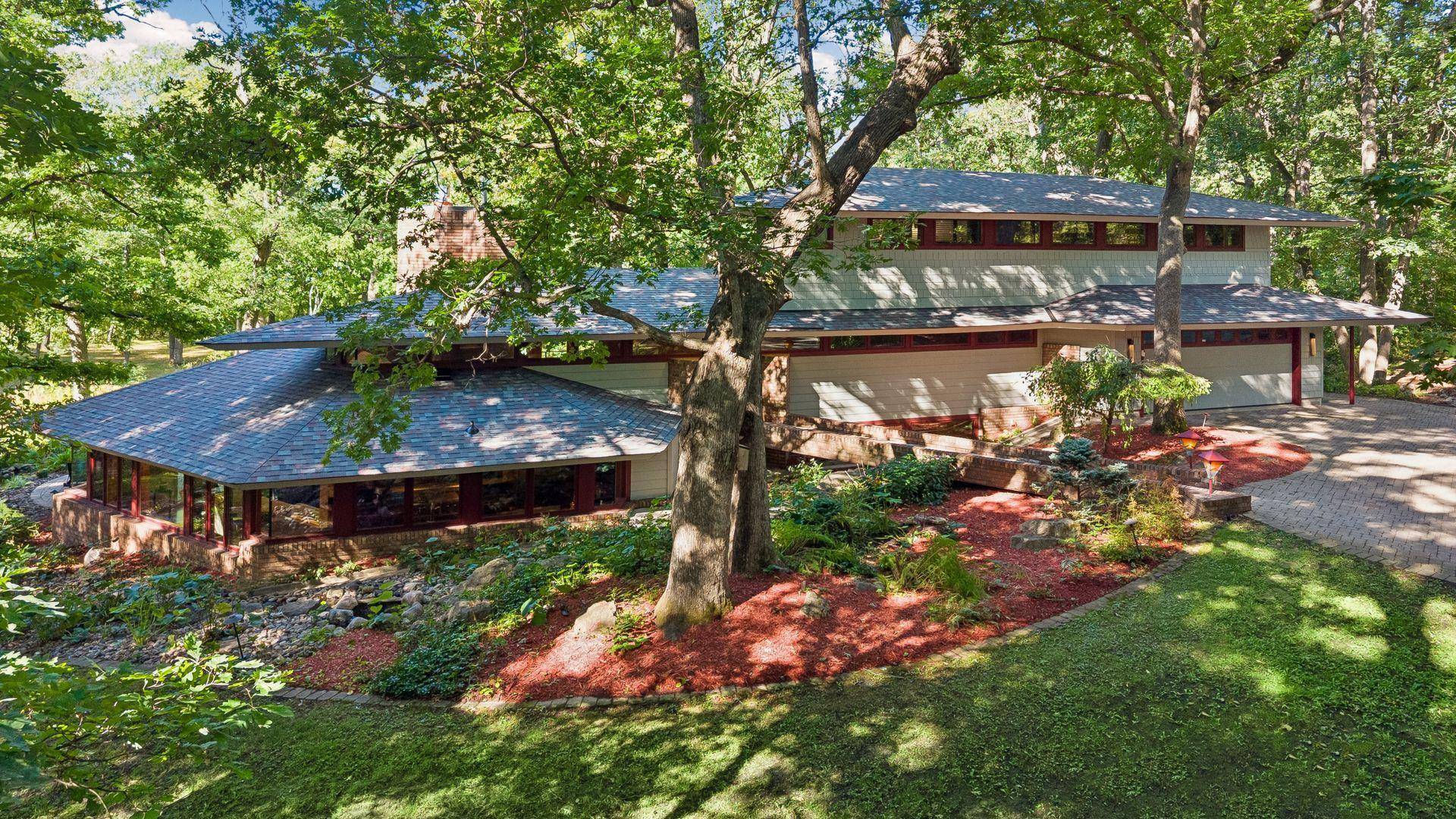 4 Thrush LN, North Oaks, MN 55127