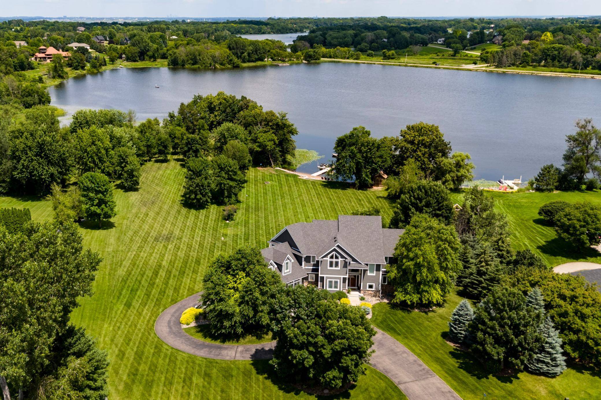 596 Hahn DR, Shakopee, MN 55379