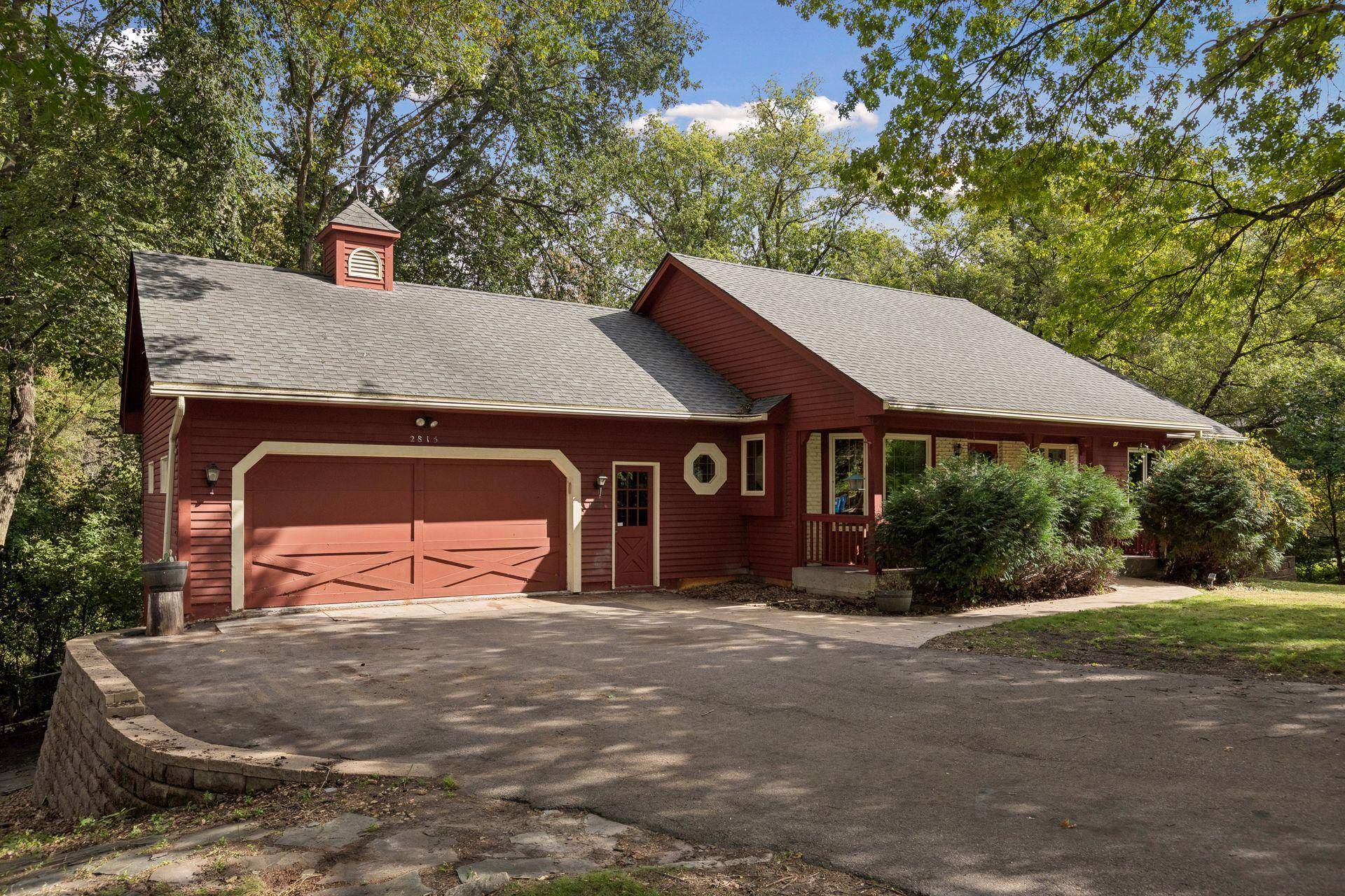 2815 Saddlebrooke CIR E, Minnetonka, MN 55305